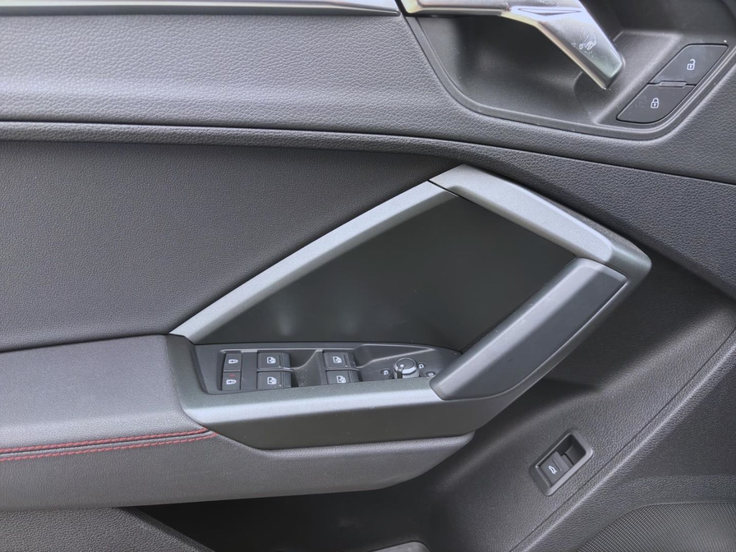 Audi Q3 40 TFSI Q S LINE - Samsaru's Car Outlet