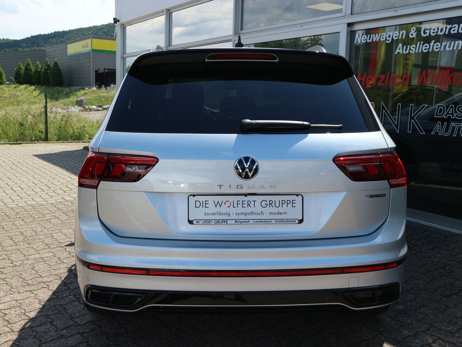 Volkswagen Tiguan R-Line 2.0 TDI 4M DSG AHK BlackStyle PANO