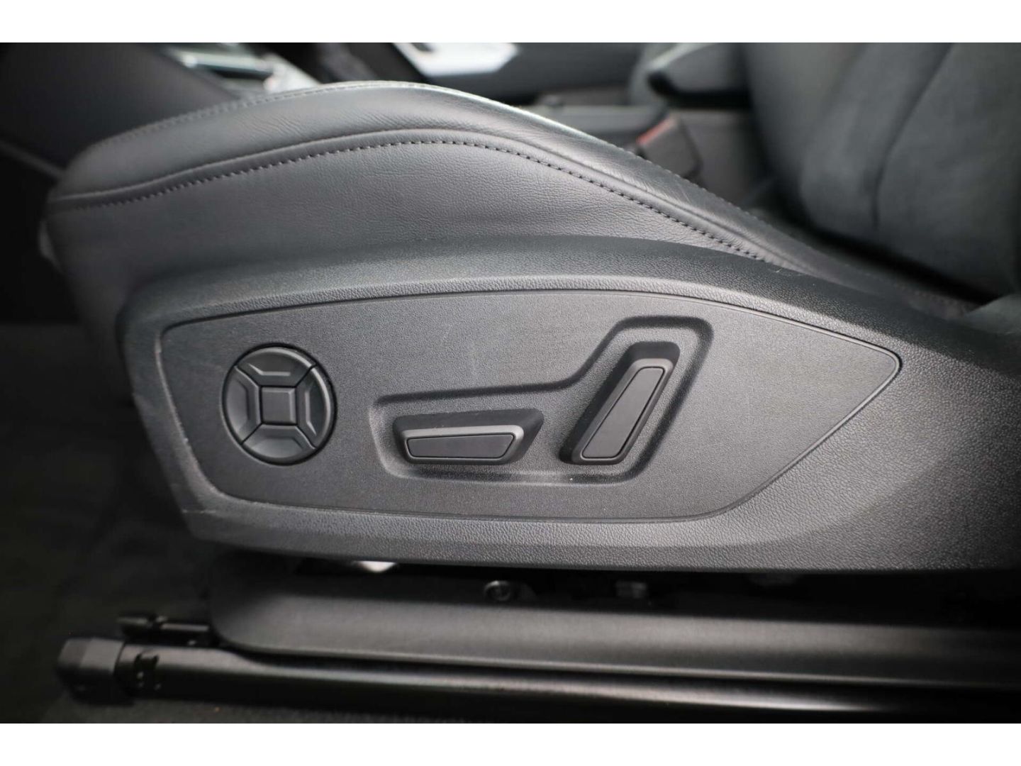 Audi Q3 35 TDI quattro S line - Samsaru's Car Outlet
