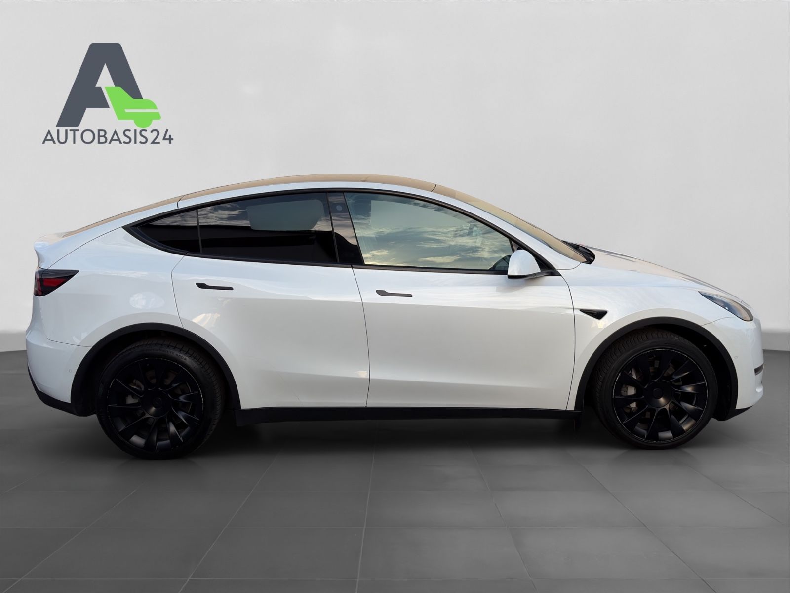 Tesla Model Y Long Range Dual AWD *AHK*1.Hand*