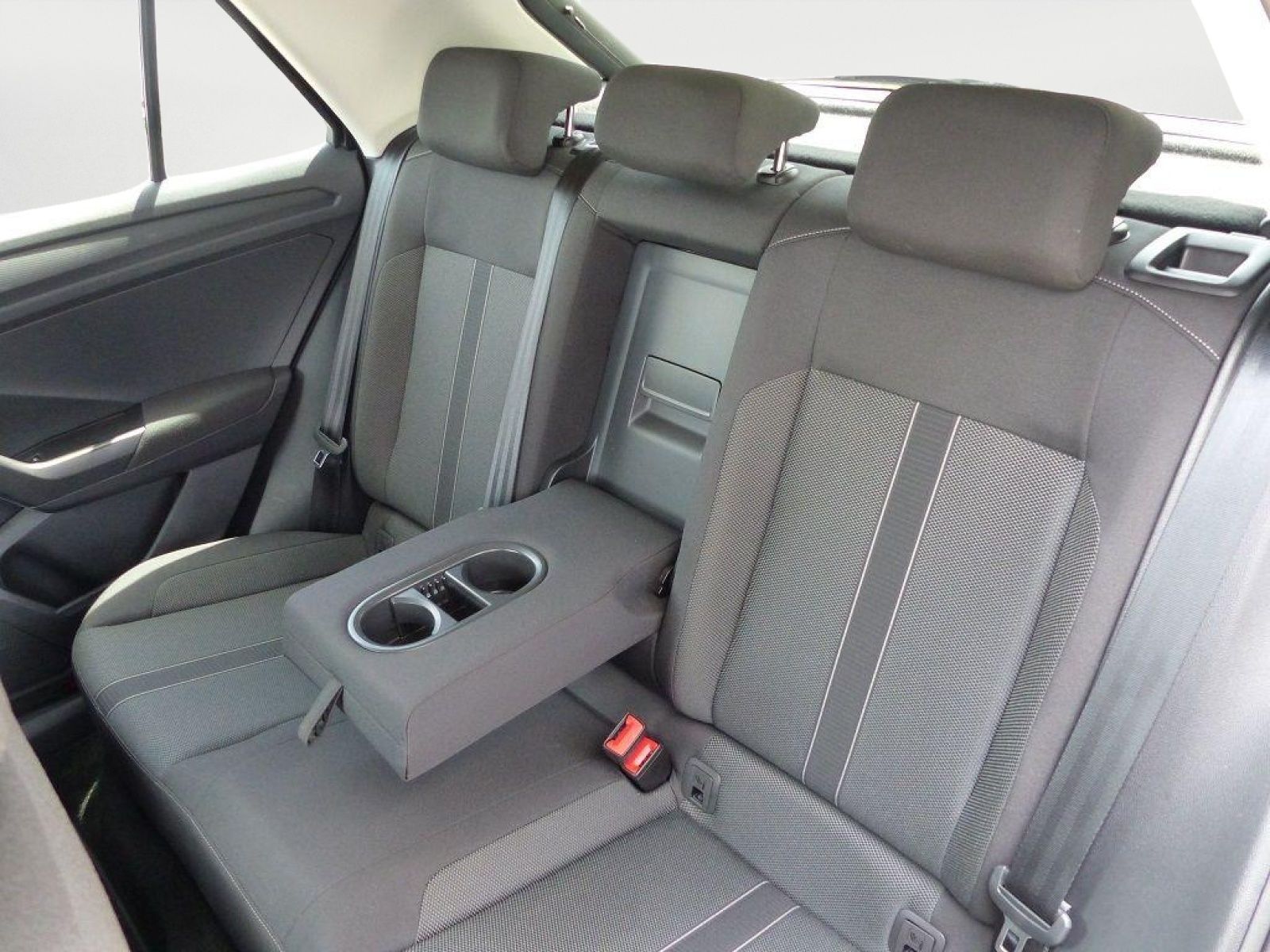 Volkswagen T-Roc 1.5 TSI DSG Life - Samsaru's Car Outlet