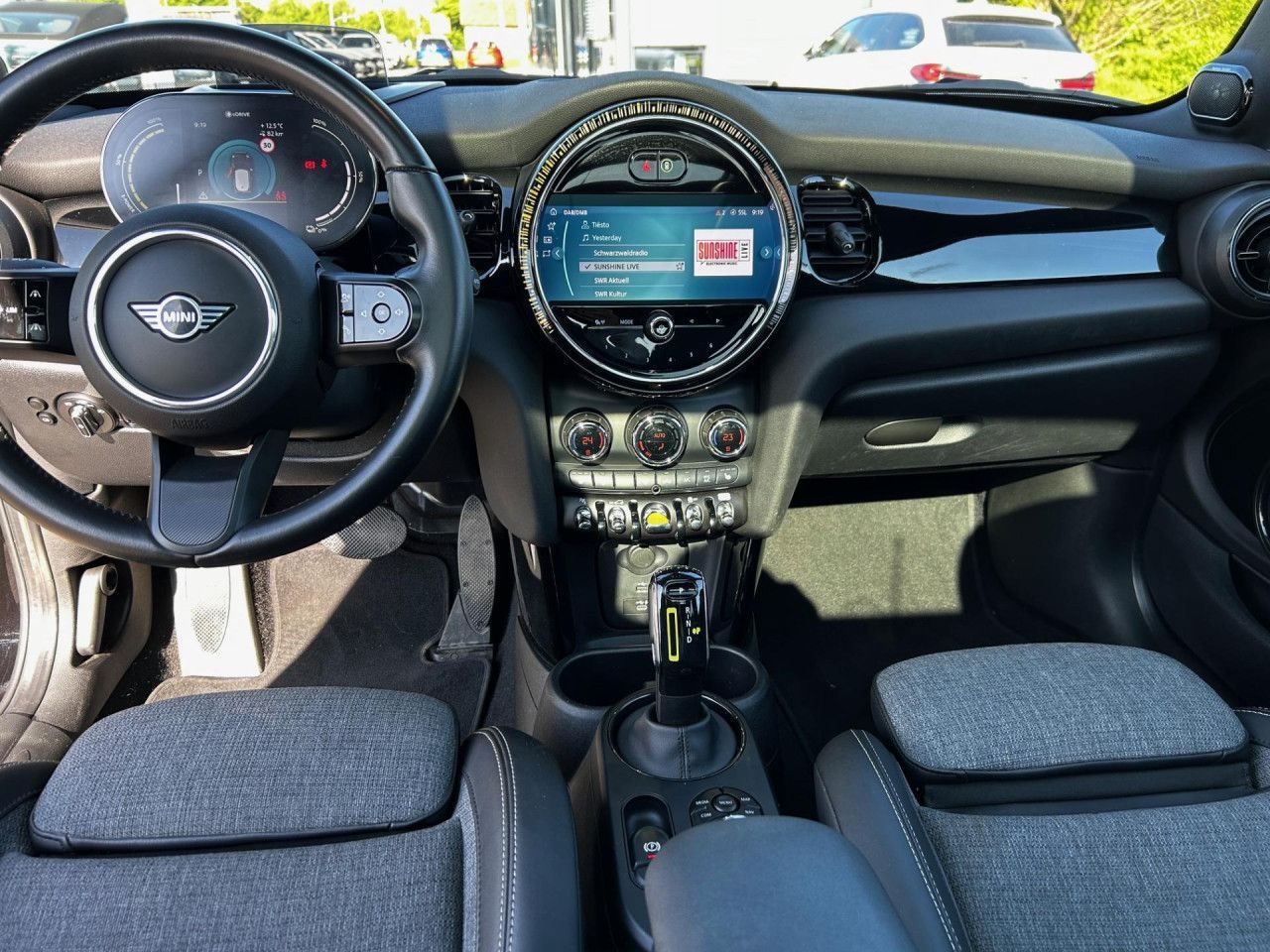MINI Cooper SE Classic - Samsaru's Car Outlet