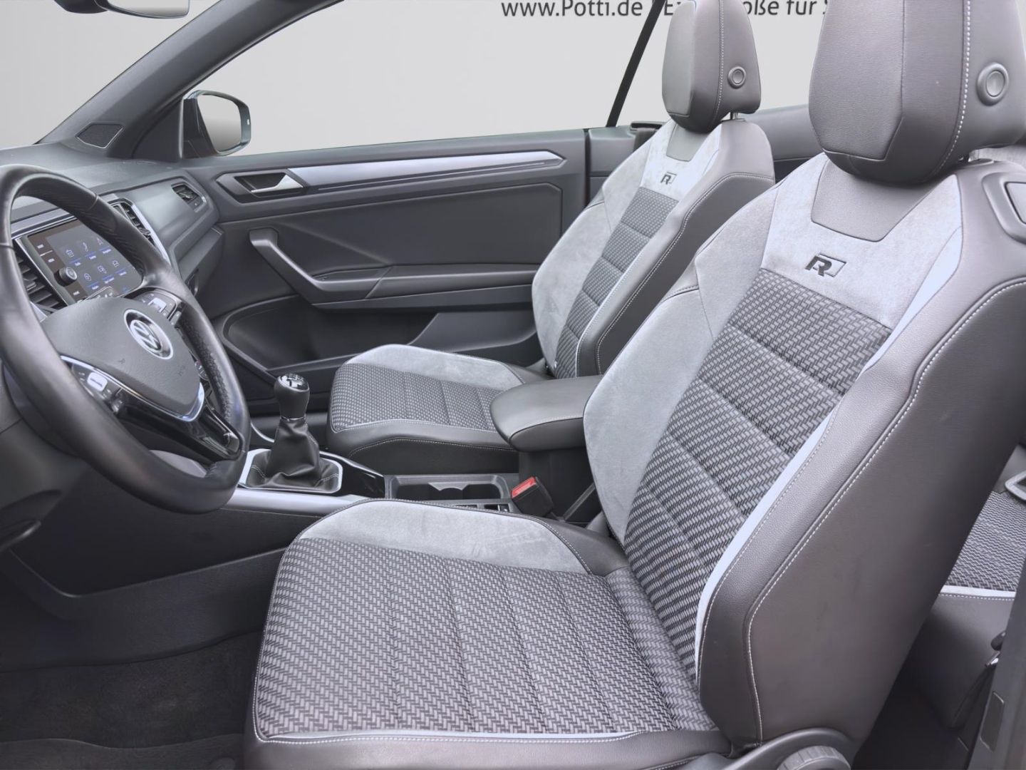 Volkswagen T-Roc 1.5 TSI R-LINE - Samsaru's Car Outlet