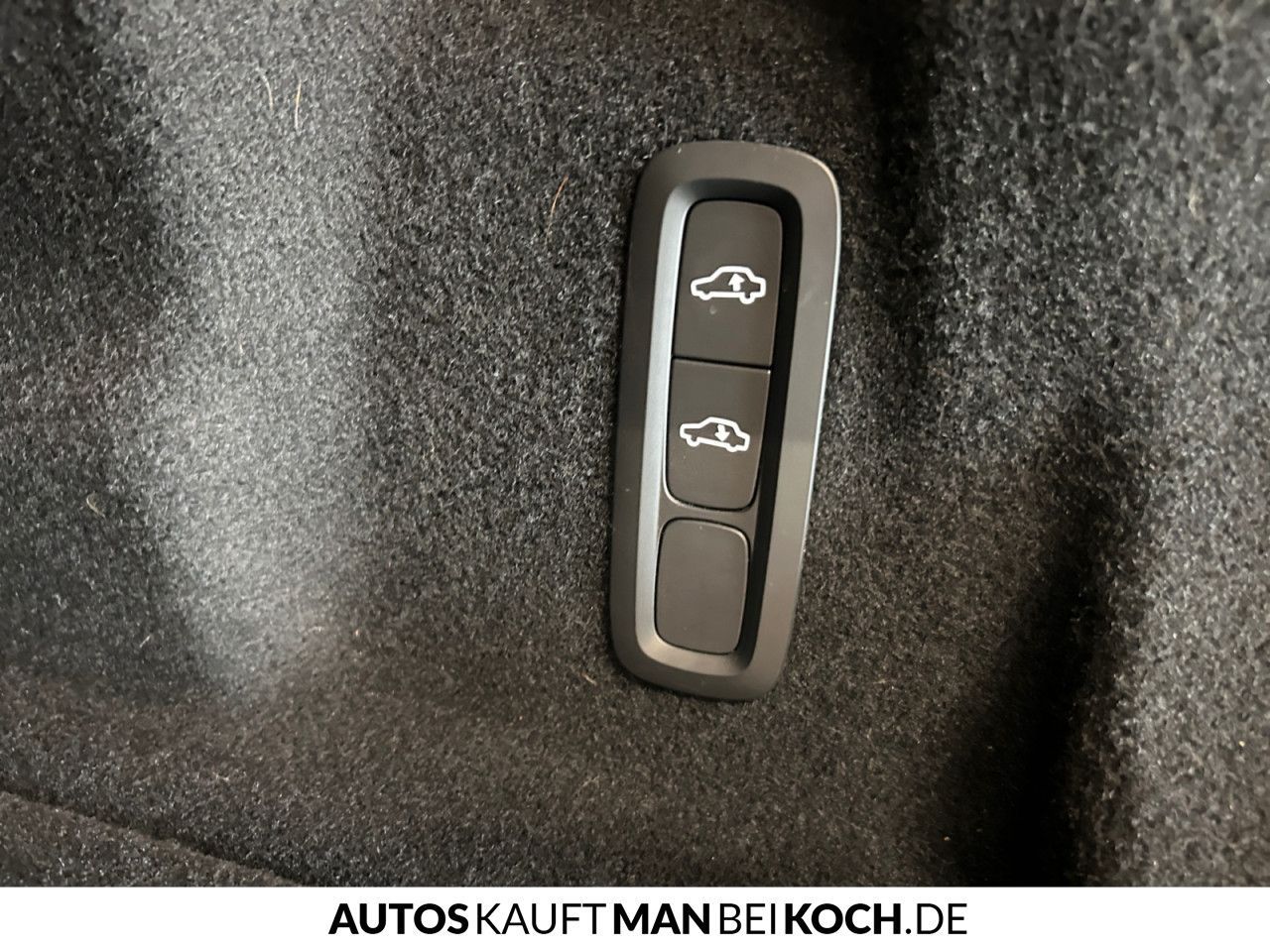 Volvo XC60 B4D Ultimate Dark AWD - Samsaru's Car Outlet