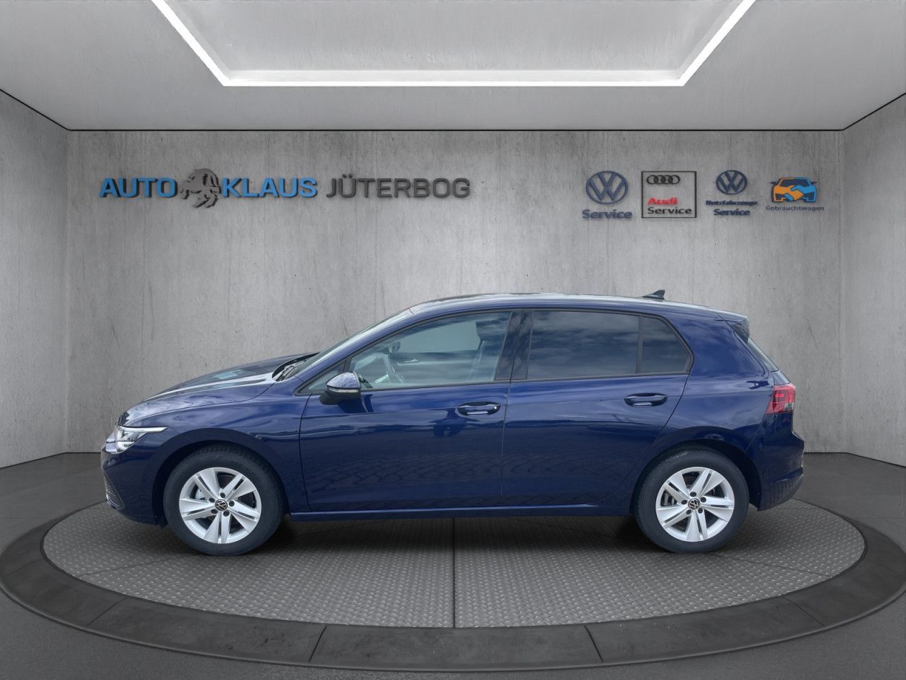 Volkswagen Golf VIII 1.5 eTSI - Samsaru's Car Outlet