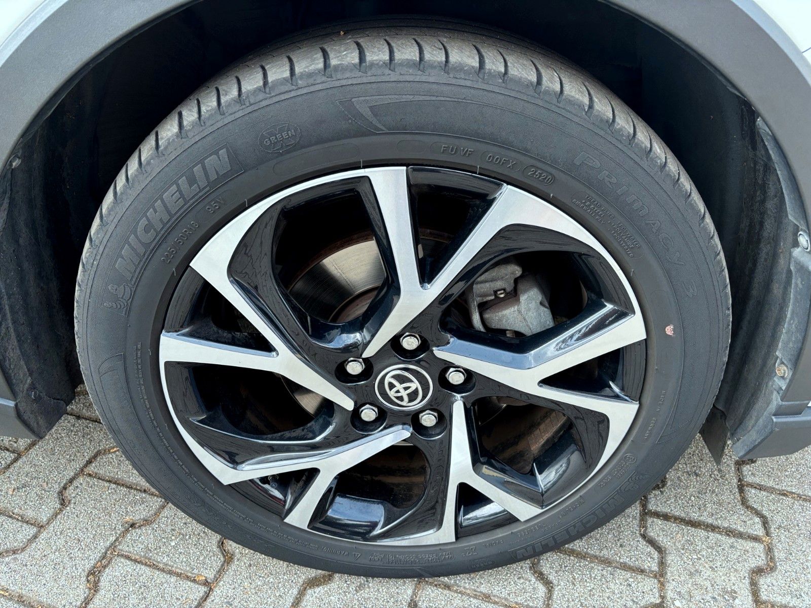 Toyota C-HR Hybrid - Samsaru's Car Outlet
