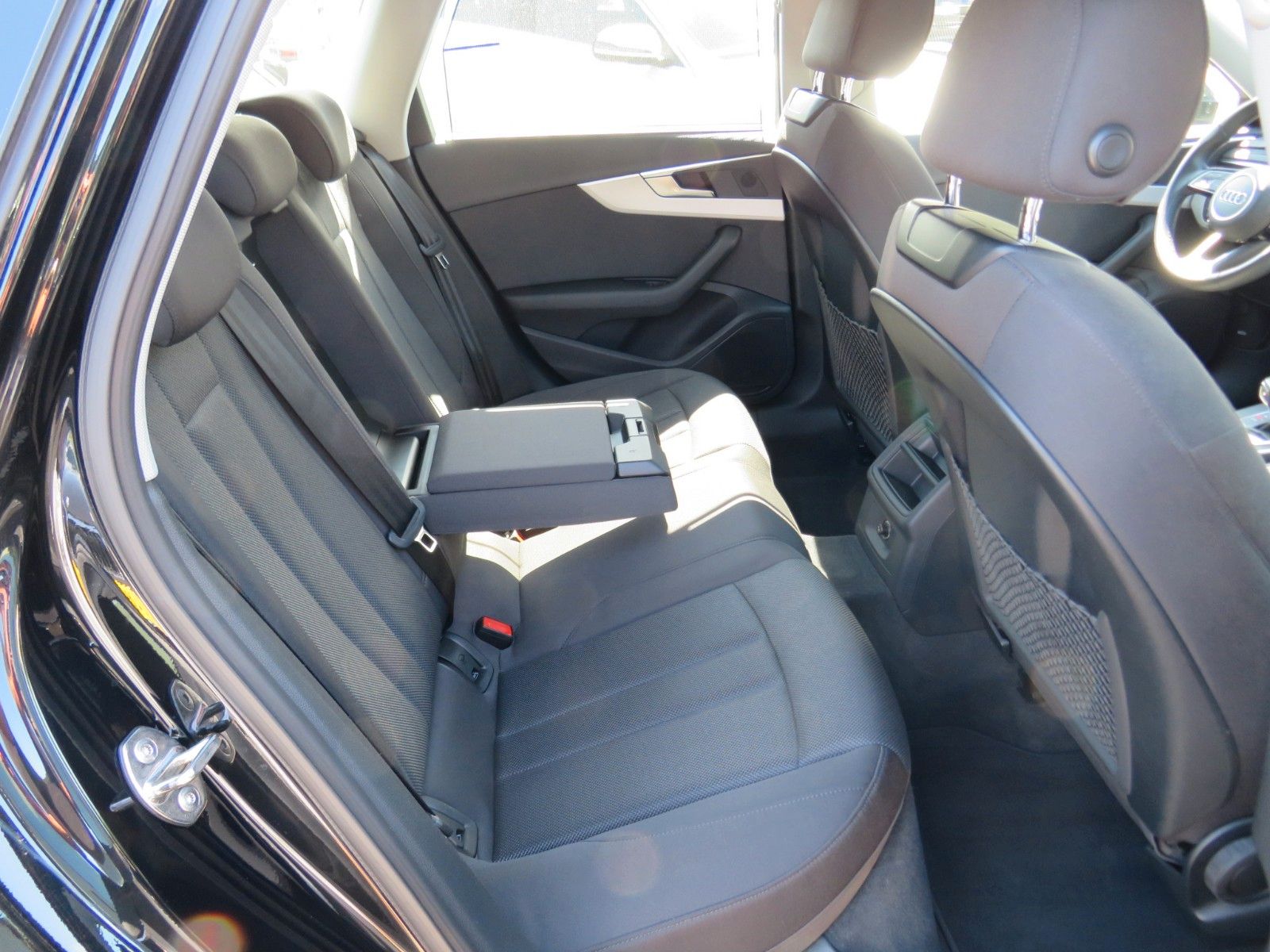 Audi A4 Avant 30 TDI advanced S-tronic - Samsaru's Car Outlet