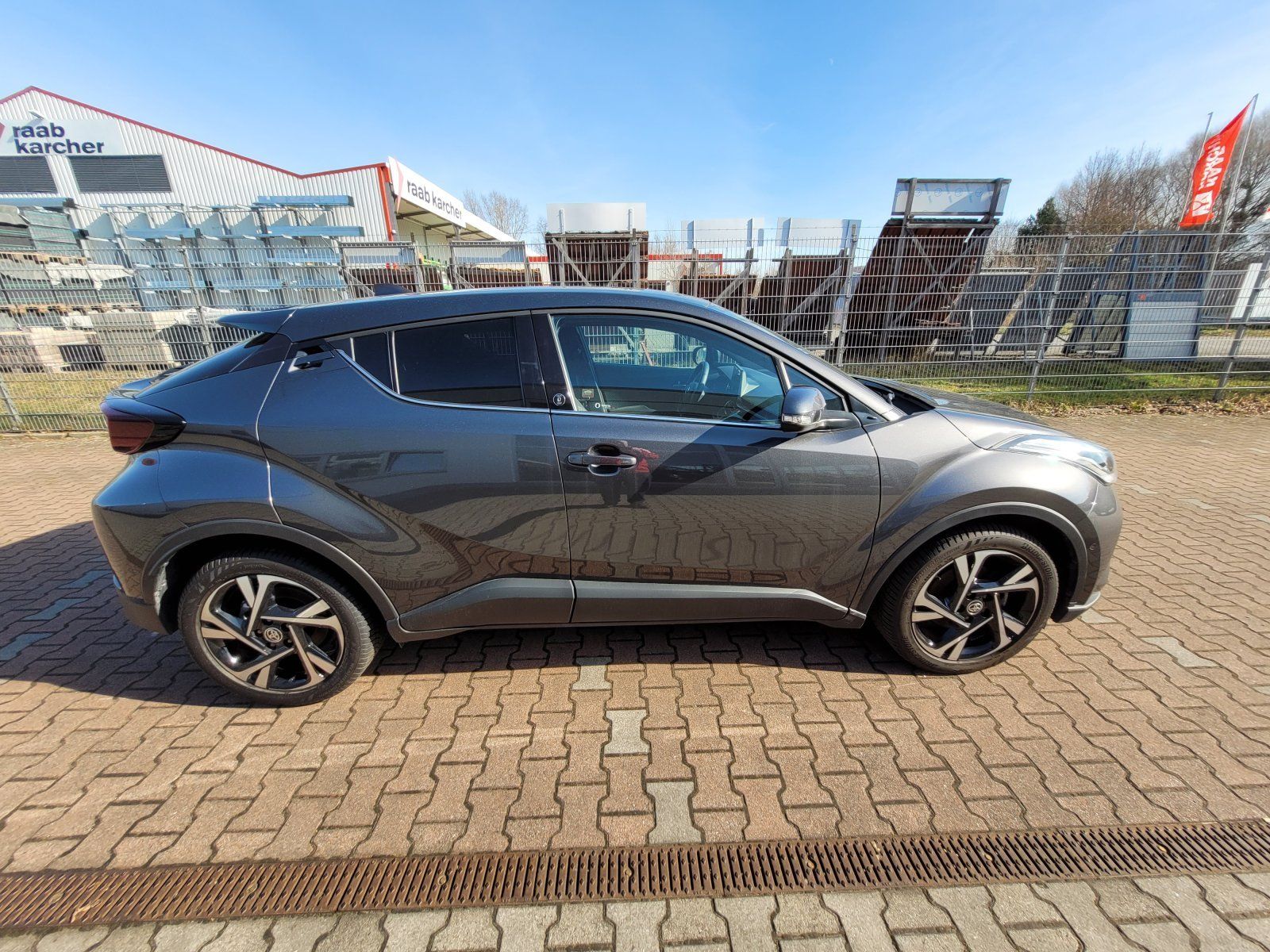 Toyota C-HR Hybrid Team D - Samsaru's Car Outlet