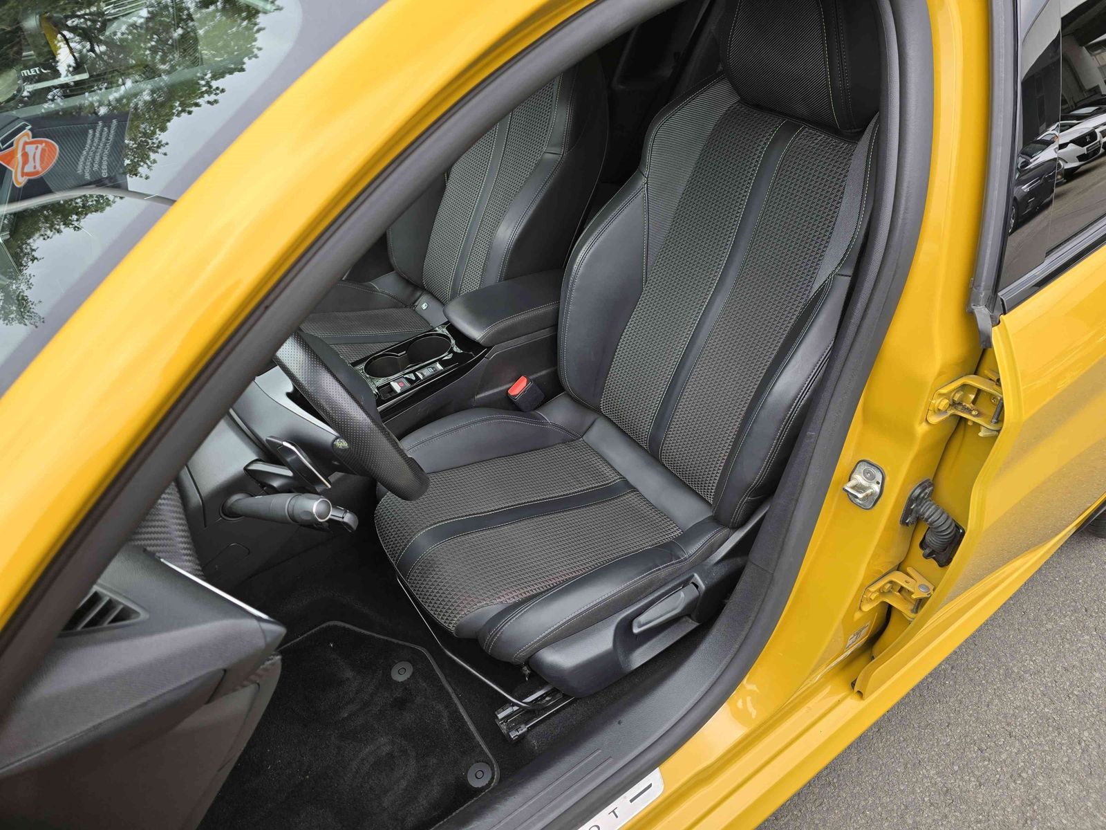 Peugeot 208 GT - Samsaru's Car Outlet