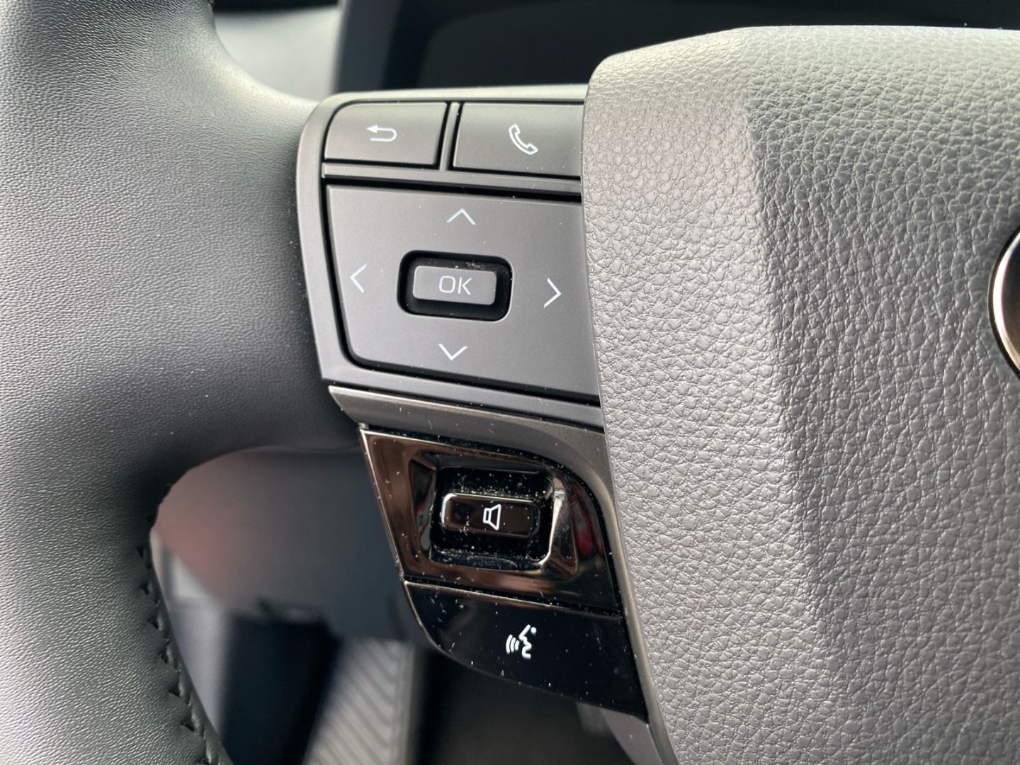 Toyota C-HR 1.8 Hybrid Team D *LED*ACC*CAM*SHZ*CarPlay*