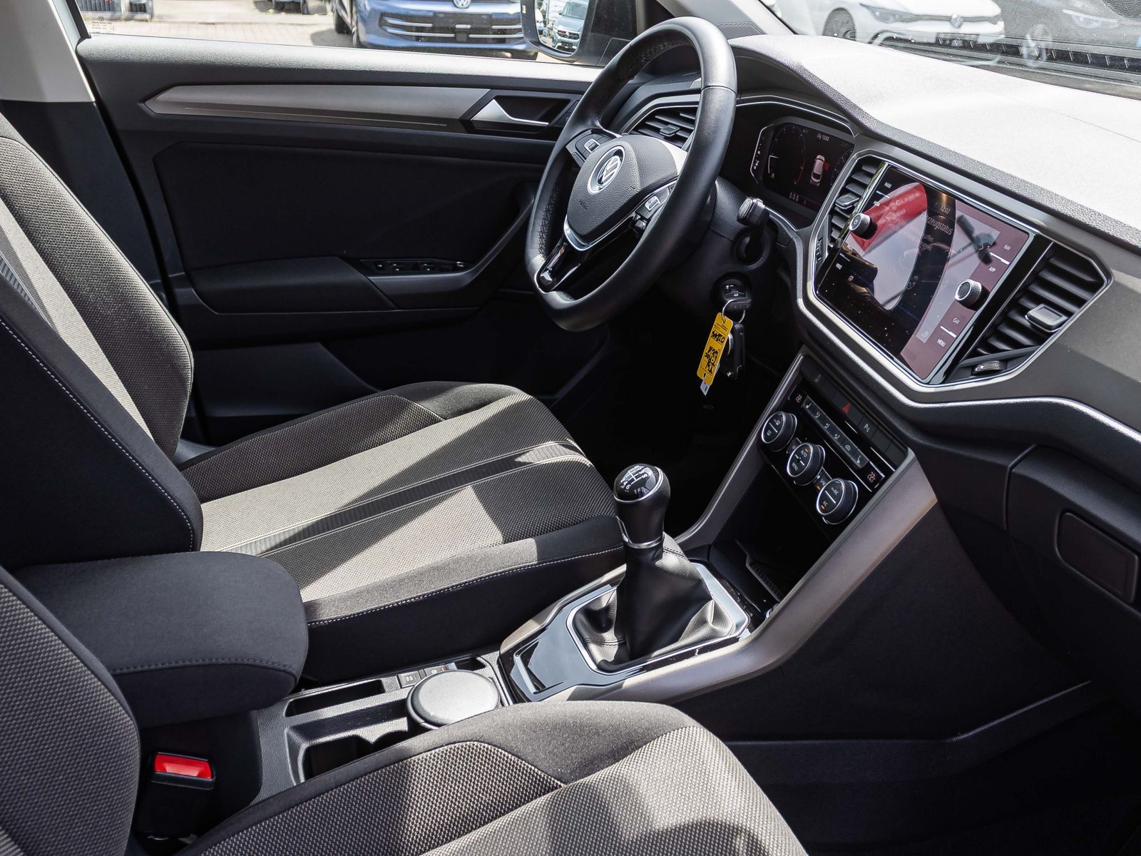 Volkswagen T-Roc 1.0 TSI Style - Samsaru's Car Outlet