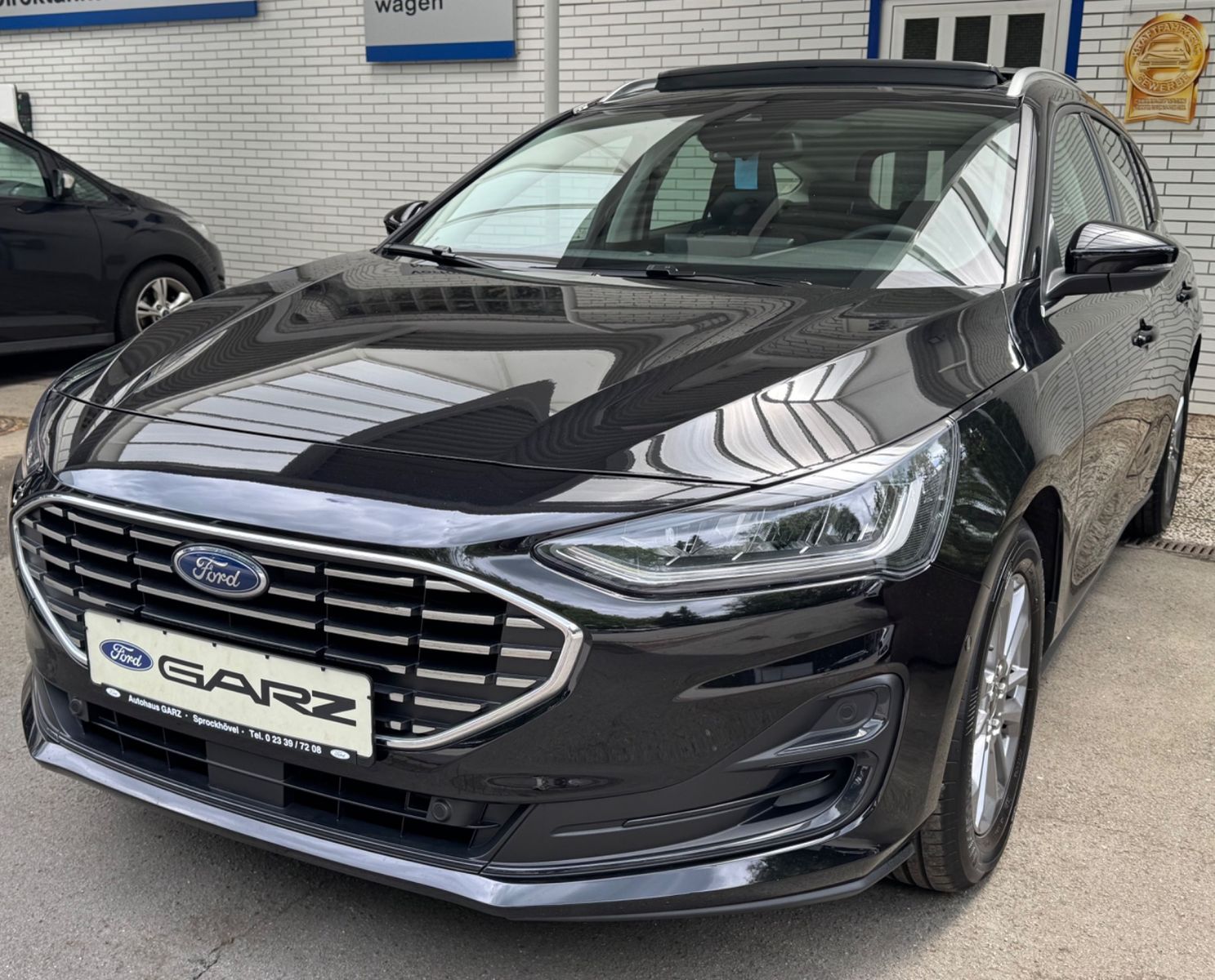 Ford Focus Turnier Titanium *Panorama*B&O*AHK*LED*