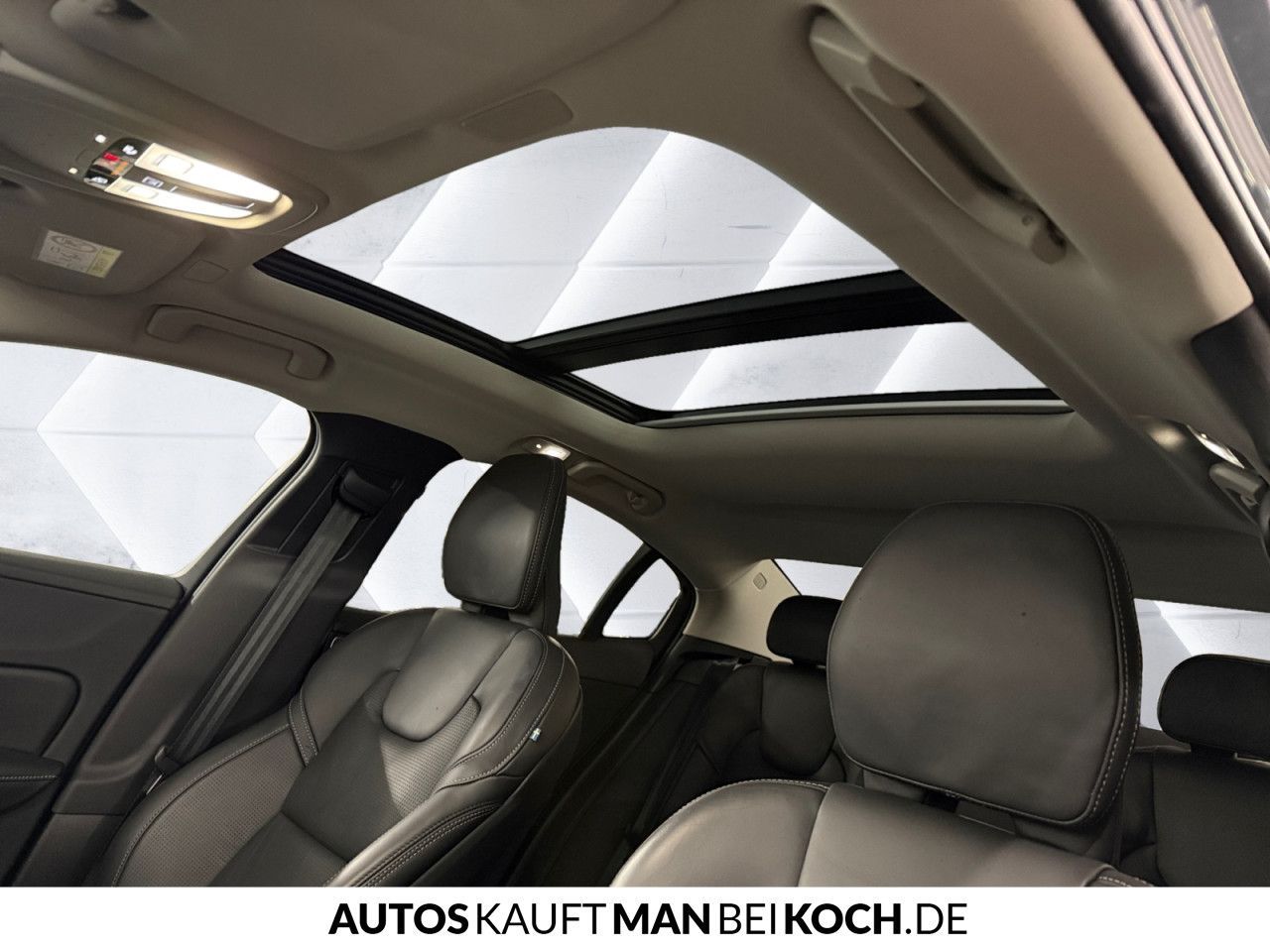 Volvo S60 B5 AWD Ultimate Dark STHz PANO HUD 360 ALARM