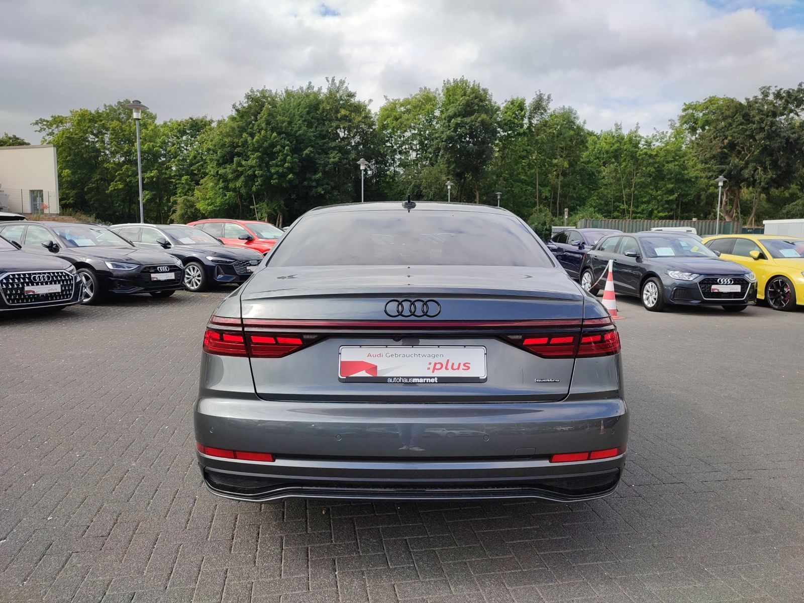 Audi A8 L 60 TFSI e quattro S line - Samsaru's Car Outlet