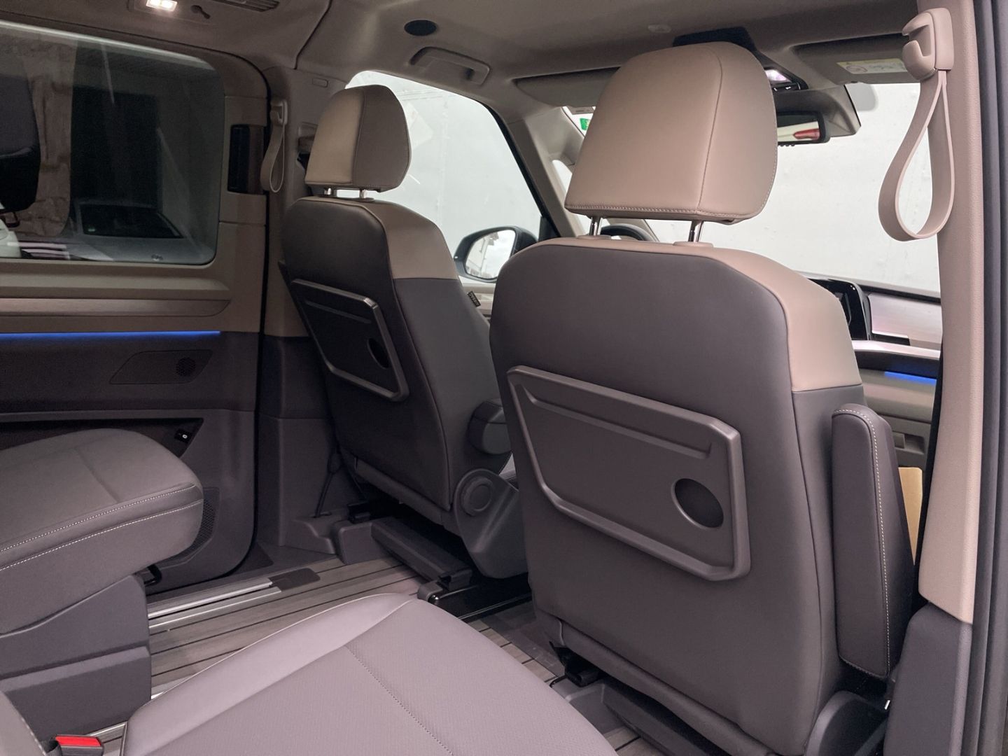 Volkswagen T7 Multivan 2.0 TDI DSG - Samsaru's Car Outlet