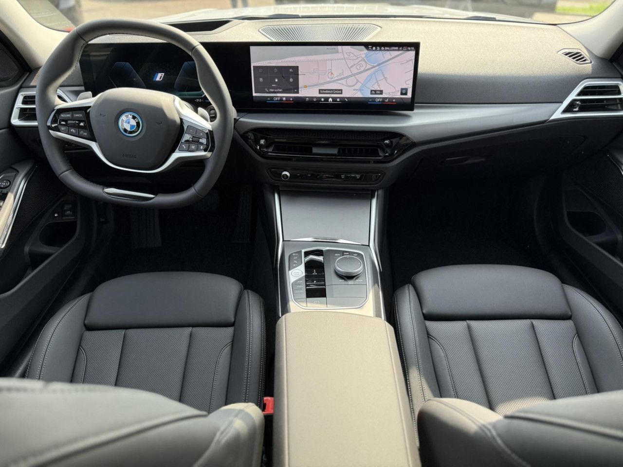 BMW 330e xDrive Touring LED HUD AHK 18"