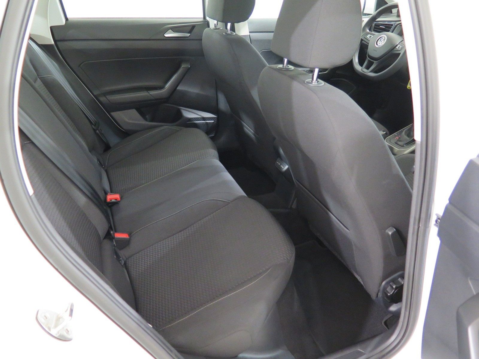 Volkswagen Polo VI Comfortline - Samsaru's Car Outlet