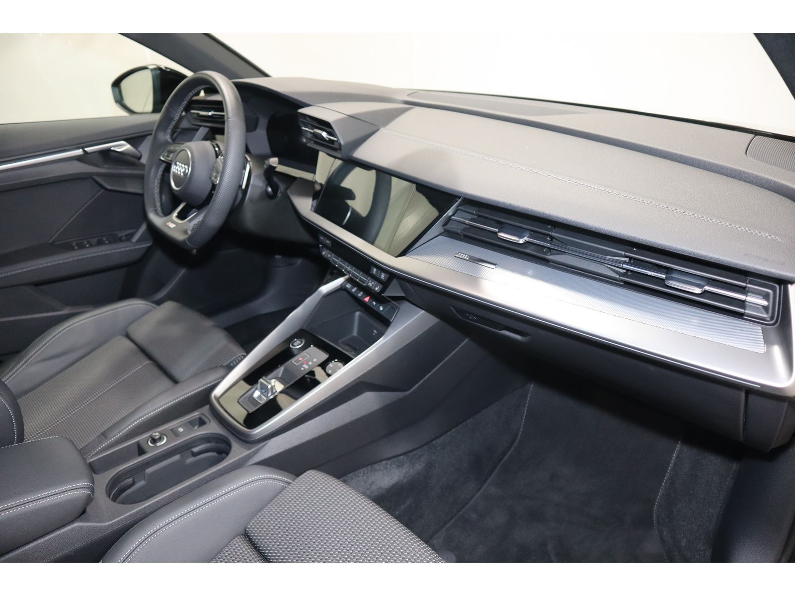 Audi A3 Sportback 35 TFSI S line - Samsaru's Car Outlet