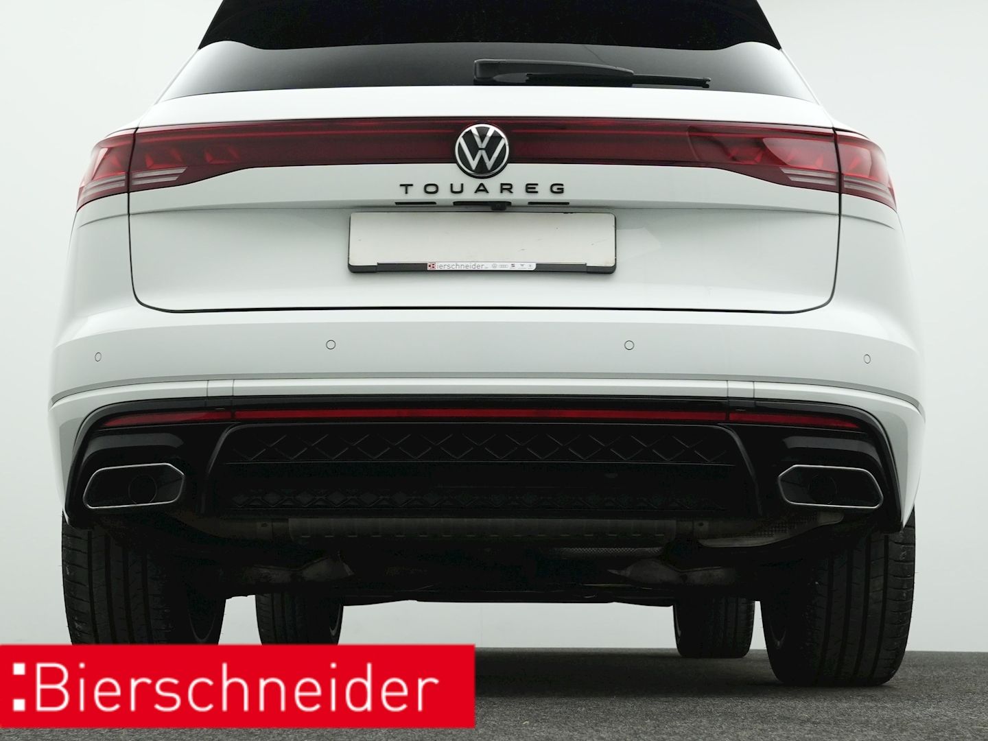 Volkswagen Touareg 3.0 TDI R-line Black - Samsaru's Car Outlet