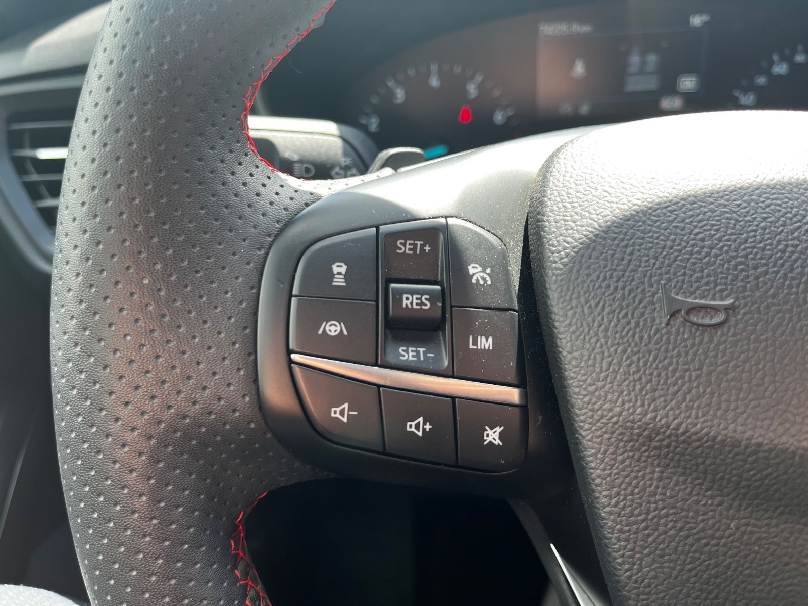 Ford Focus Turnier ST-Line Automatik, FahrerP, iACC