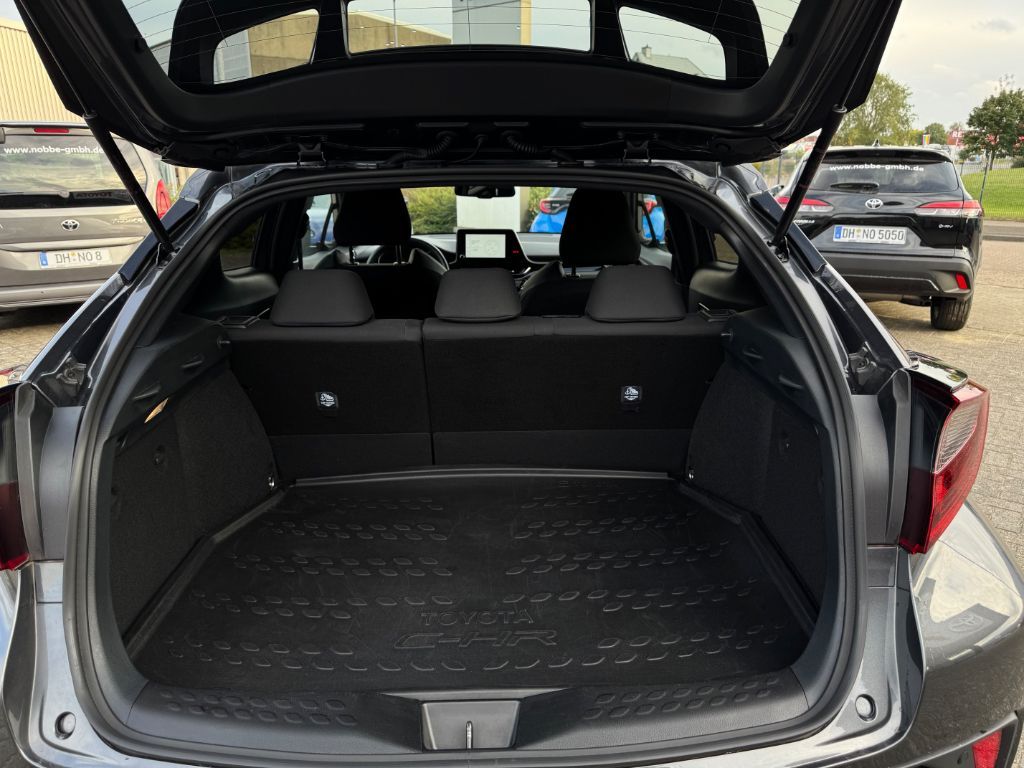 Toyota C-HR 2.0 Hybrid Team - Samsaru's Car Outlet