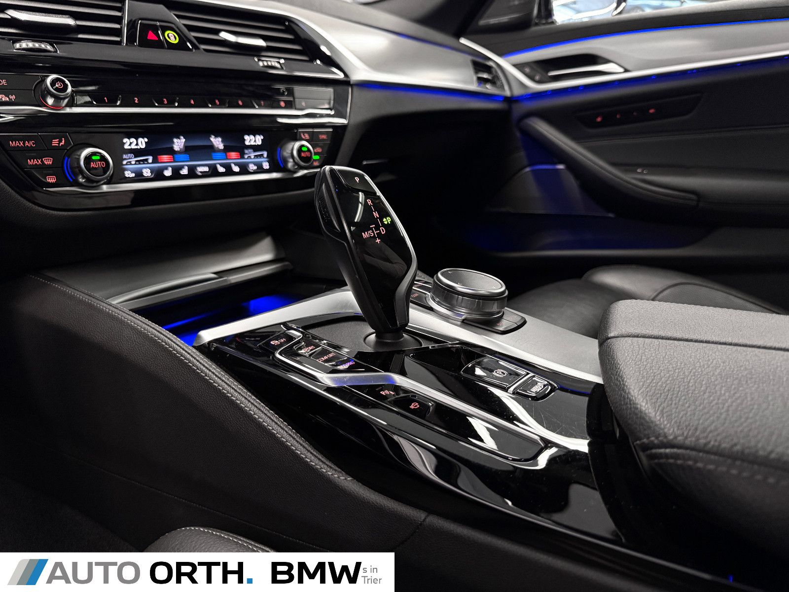 BMW 530d xDrive Touring PANO ST-HZG MASSAGE SITZLÜFT