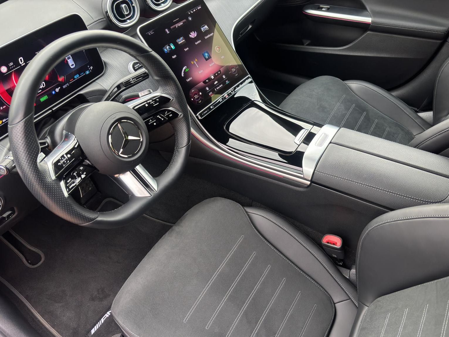 Mercedes-Benz C 200 4MATIC AMG Line - Samsaru's Car Outlet