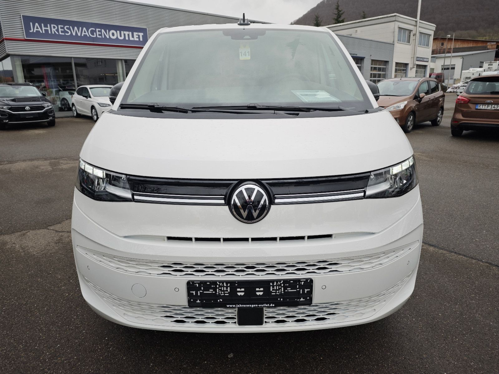 Volkswagen T7 Multivan Life - Samsaru's Car Outlet