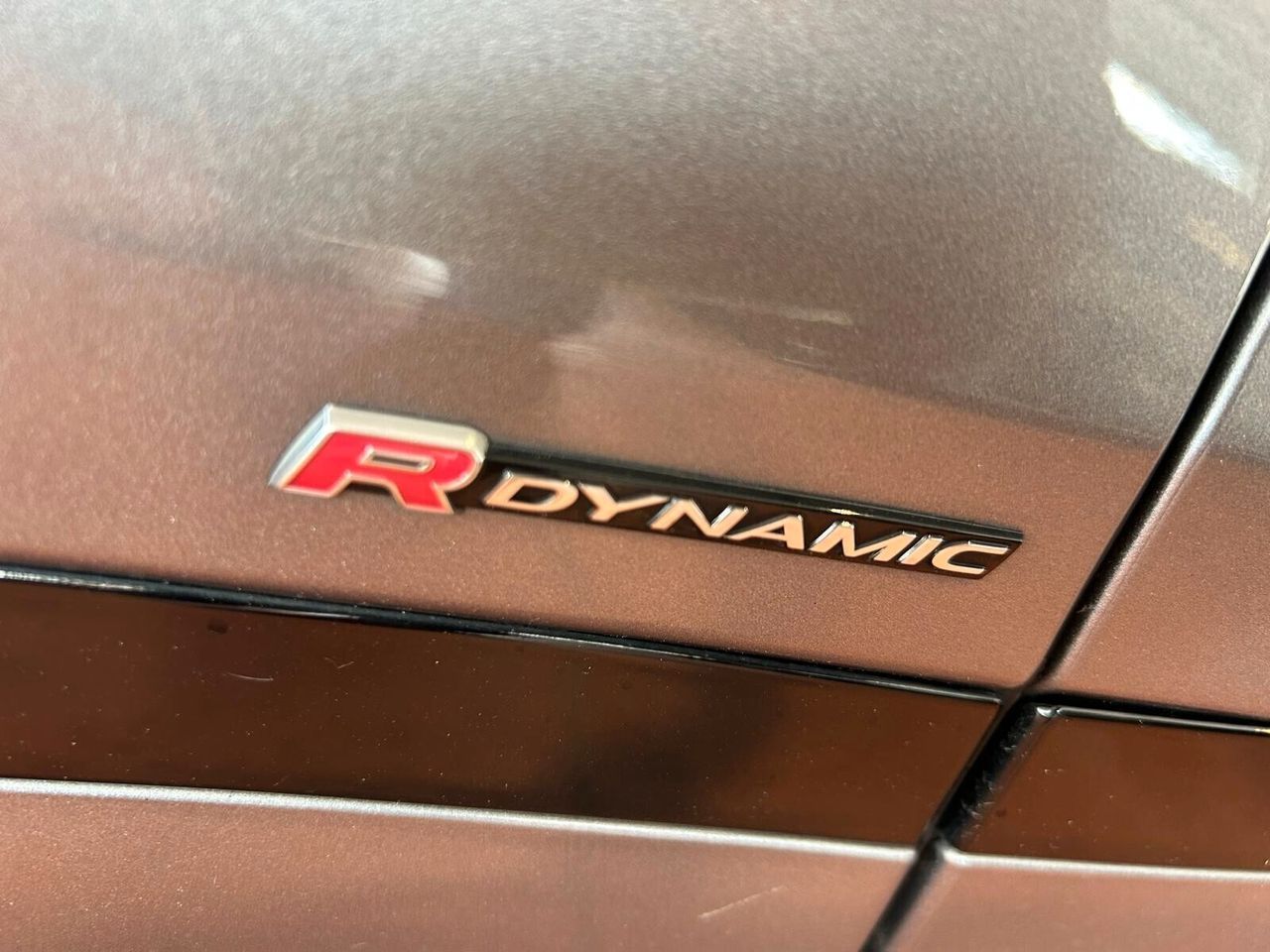 Range Rover Velar R-DYNAMIC S 2.0D - Samsaru's Car Outlet