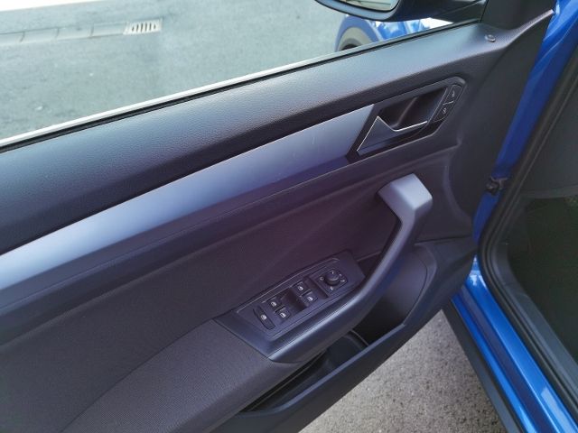 Volkswagen T-Roc 1.5 TSI BMT Life - Samsaru's Car Outlet