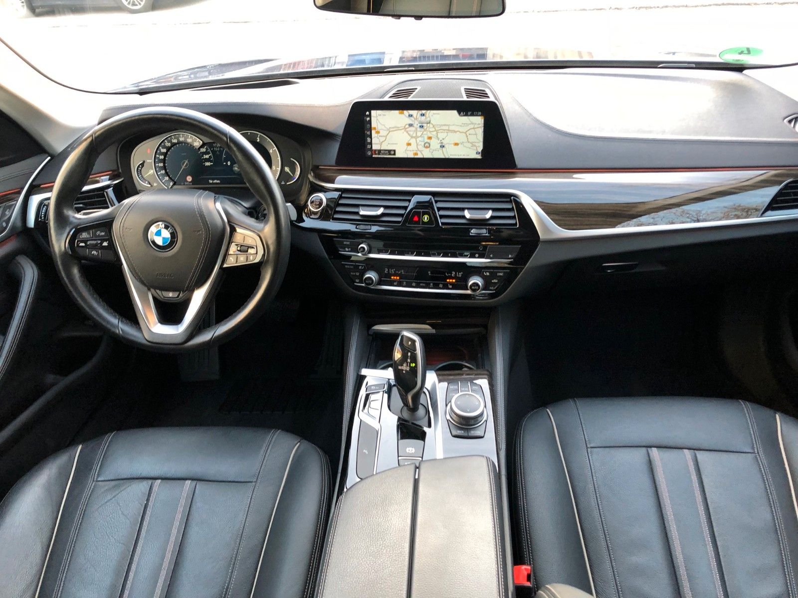 BMW 530 d xDrive *HEAD-UP-LEDER-NAVI*KAME*KOMFOR*LED