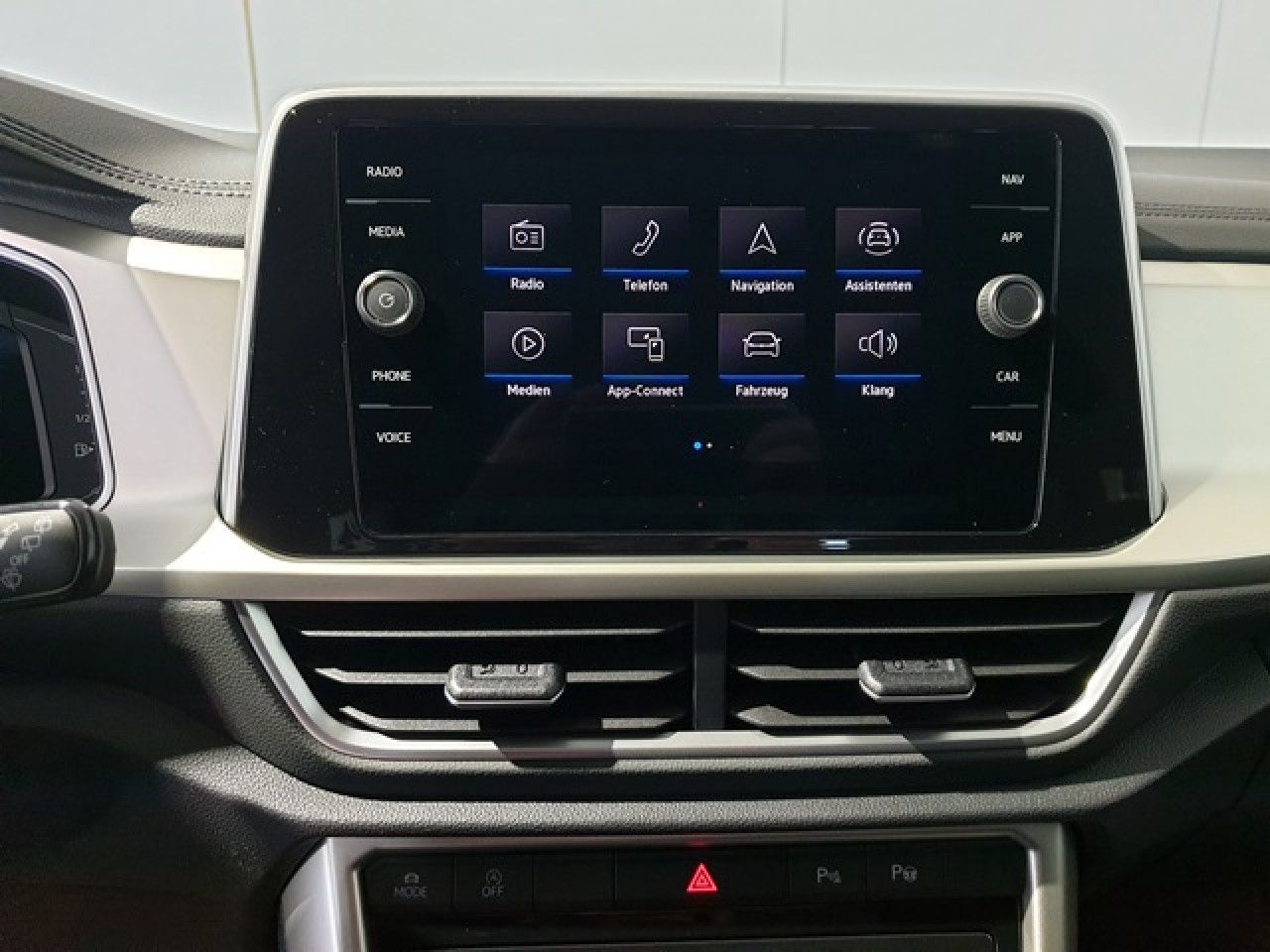 Volkswagen T-Roc 1.5 TSI Move DSG - Samsaru's Car Outlet