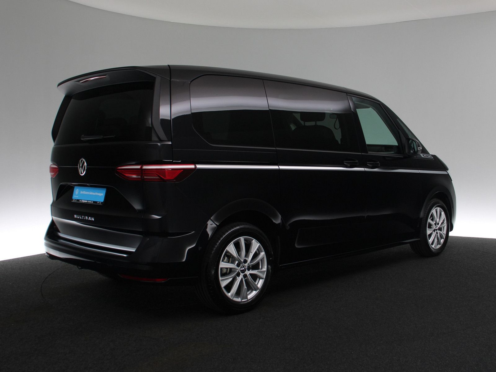 Volkswagen T7 Multivan 2.0 TDI Style - Samsaru's Car Outlet