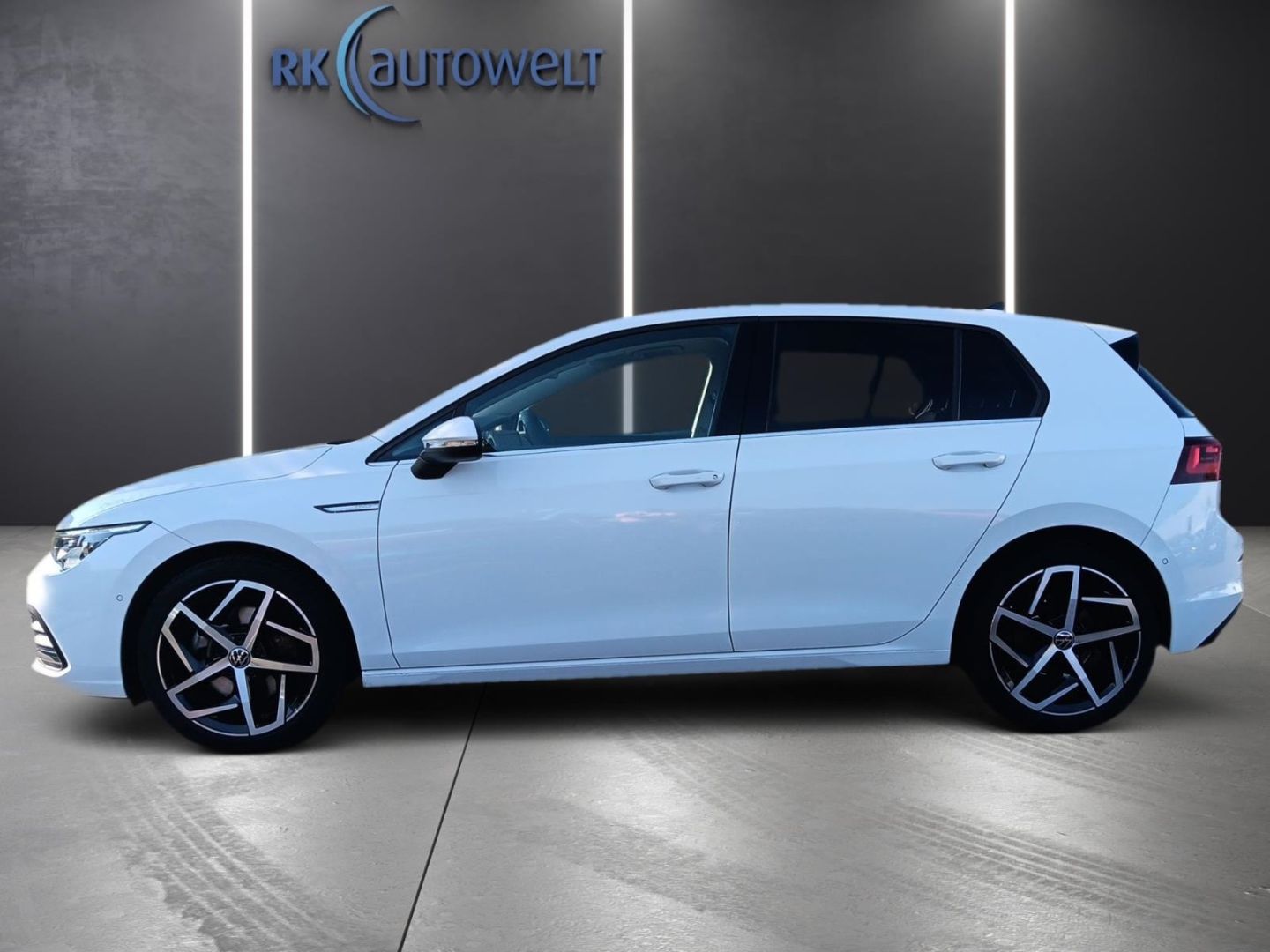 Volkswagen Golf 8 VIII Style 1.5 TSI - Samsaru's Car Outlet
