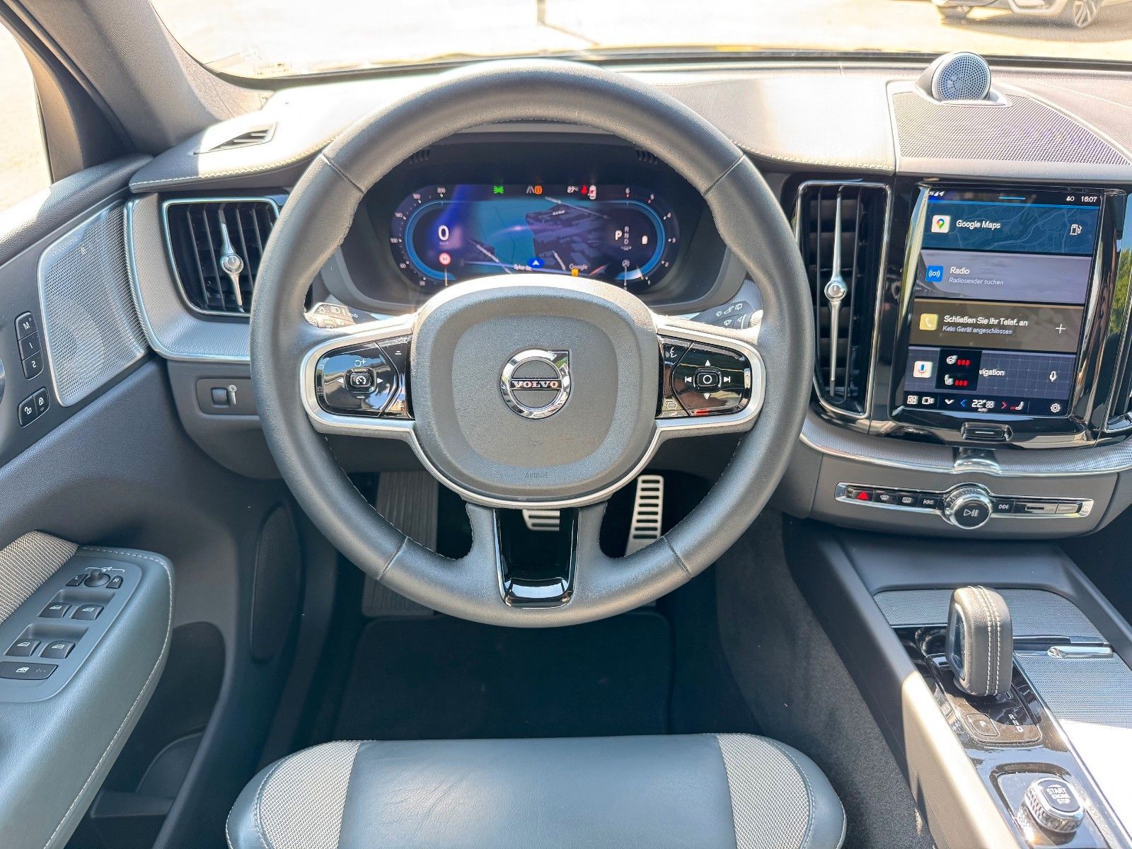 Volvo XC60 B5 D AWD R-DESIGN - Samsaru's Car Outlet