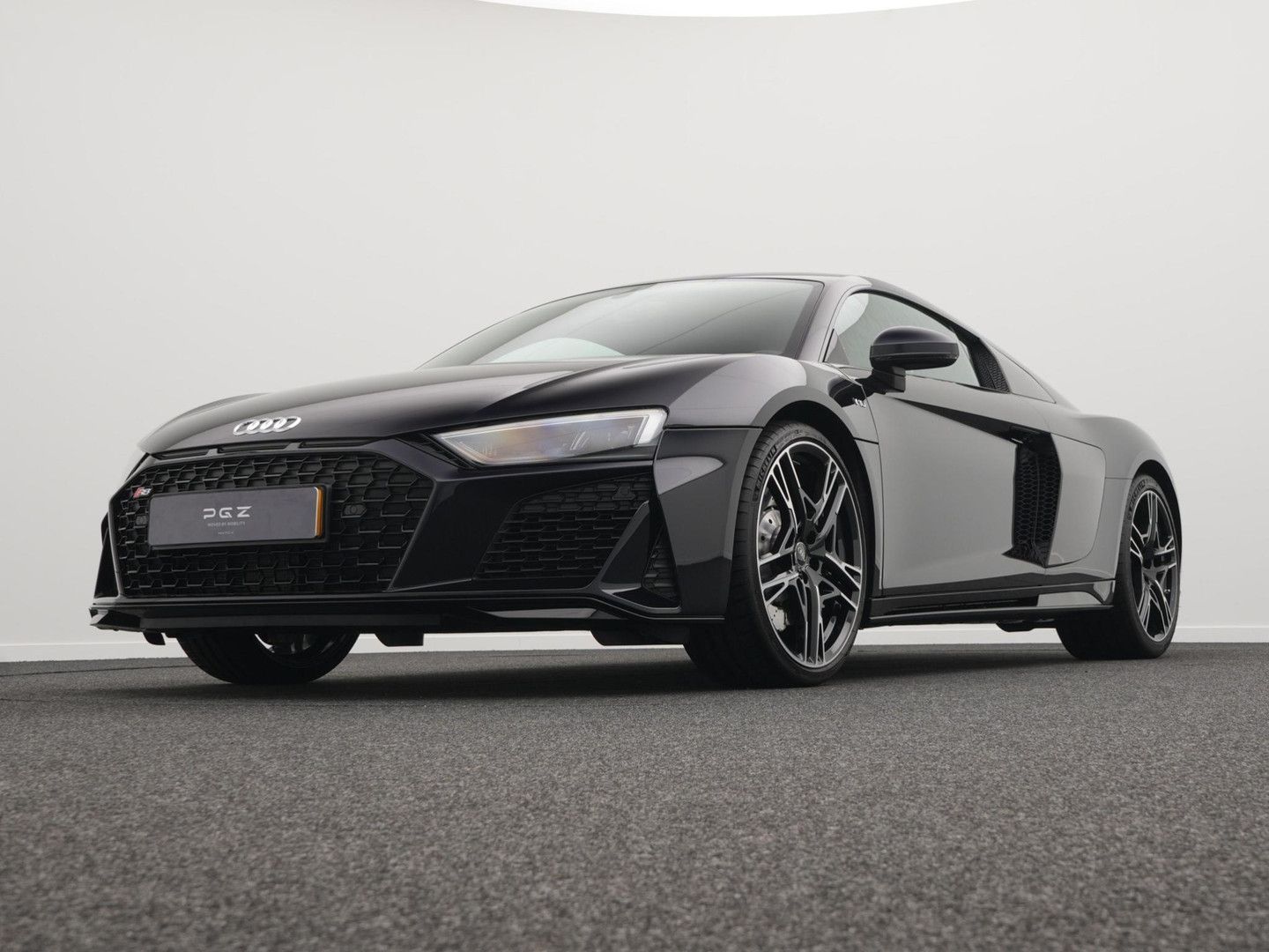 Audi R8 5.2 performance RWD - Samsaru's Car Outlet