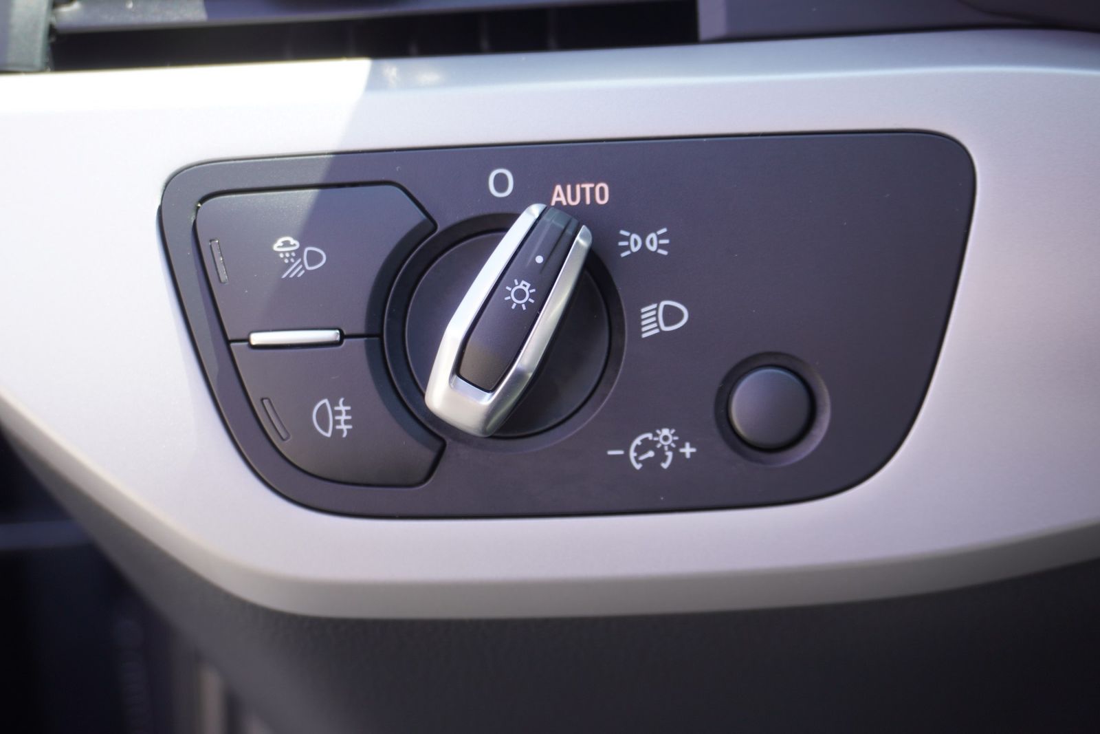 Audi A4 Avant 35 TDI S-Tronic - Samsaru's Car Outlet