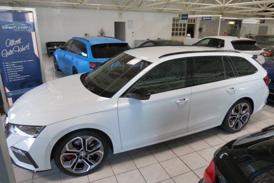 Skoda Octavia Combi 2.0 TSI RS - Samsaru's Car Outlet