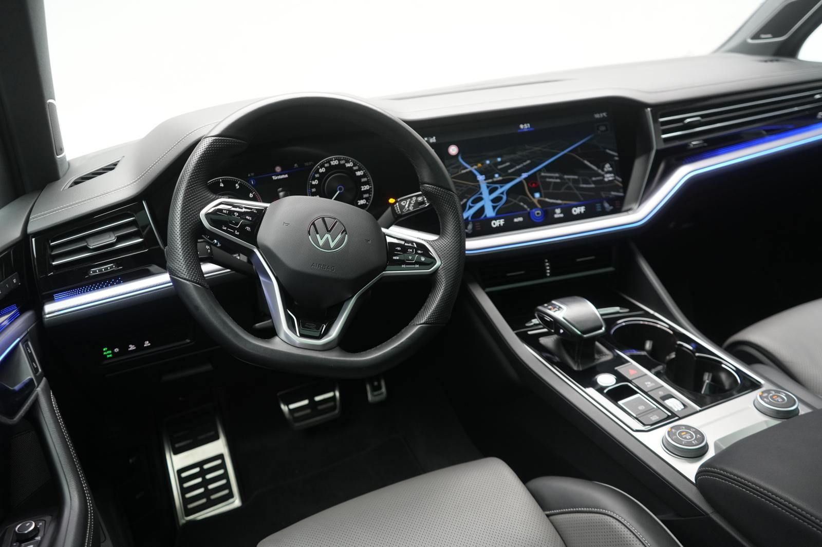 Volkswagen Touareg R-Line 3.0 TSI 22"/Matrix/STHZ/Pano/Luft