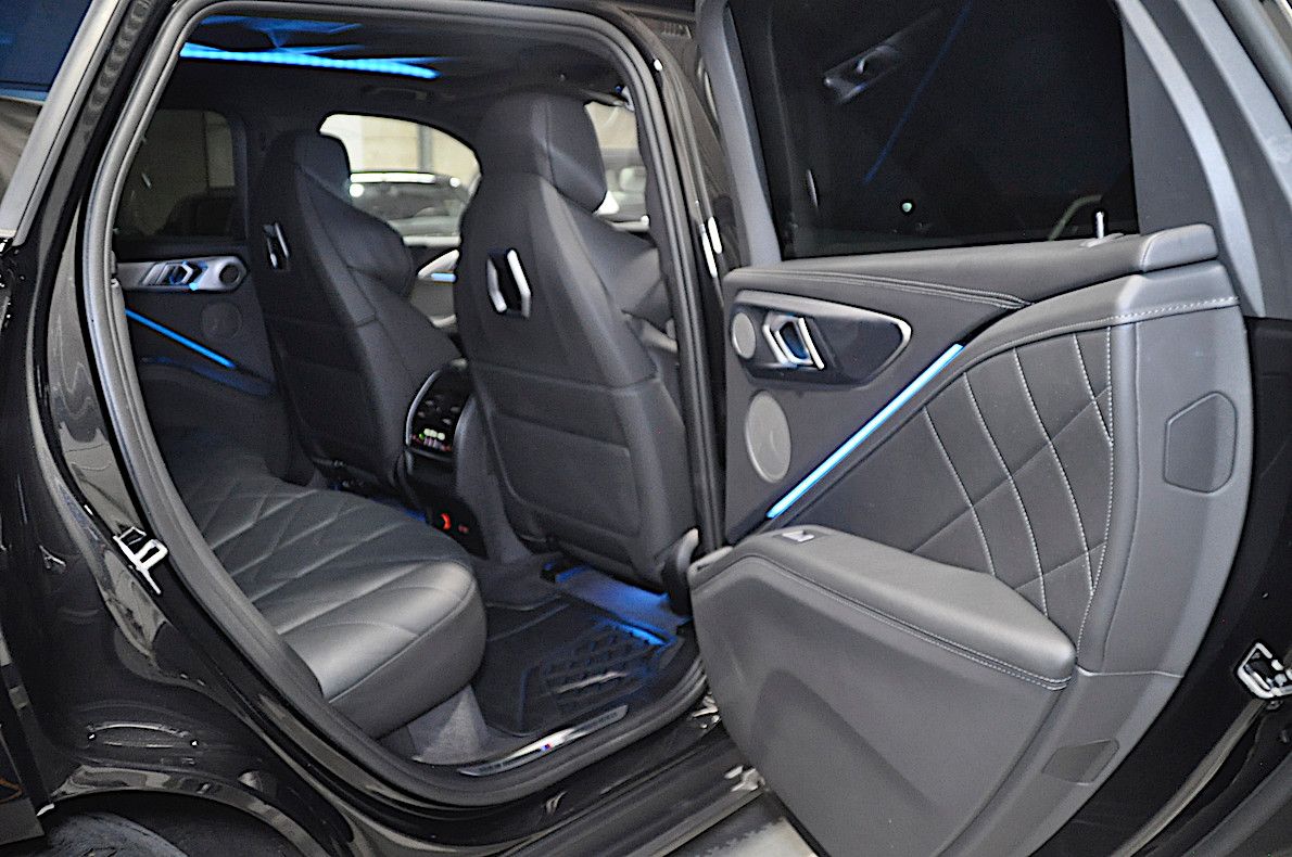 BMW XM 4.4-DRIVER PACKAGE-ALL IN BLACK
