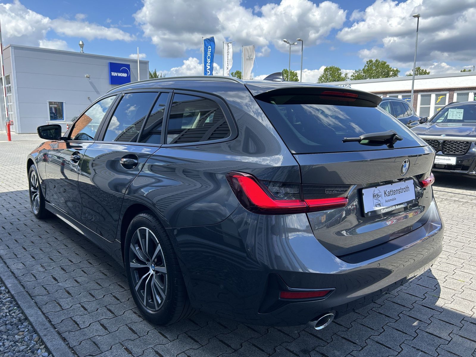 BMW 320d Touring - Samsaru's Car Outlet