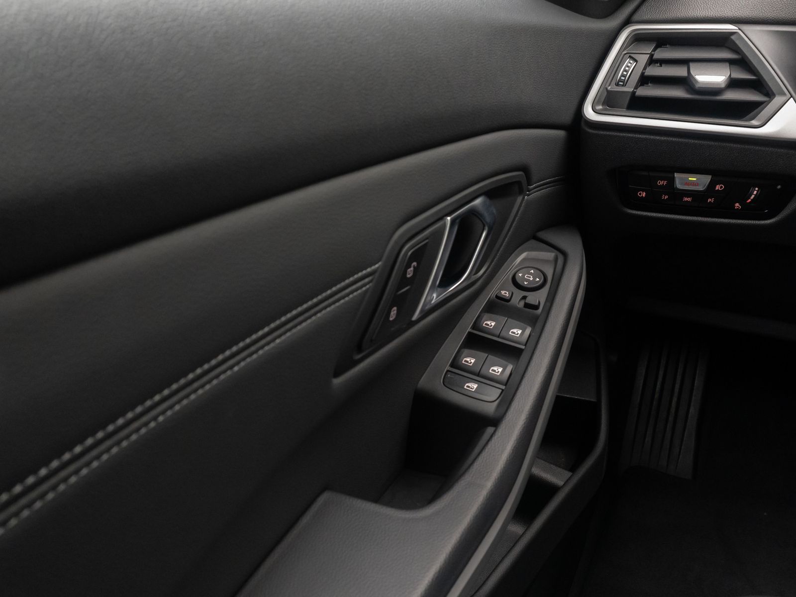 BMW 330i xD Komfort DAB HiFi Leder M Sport 19Zoll