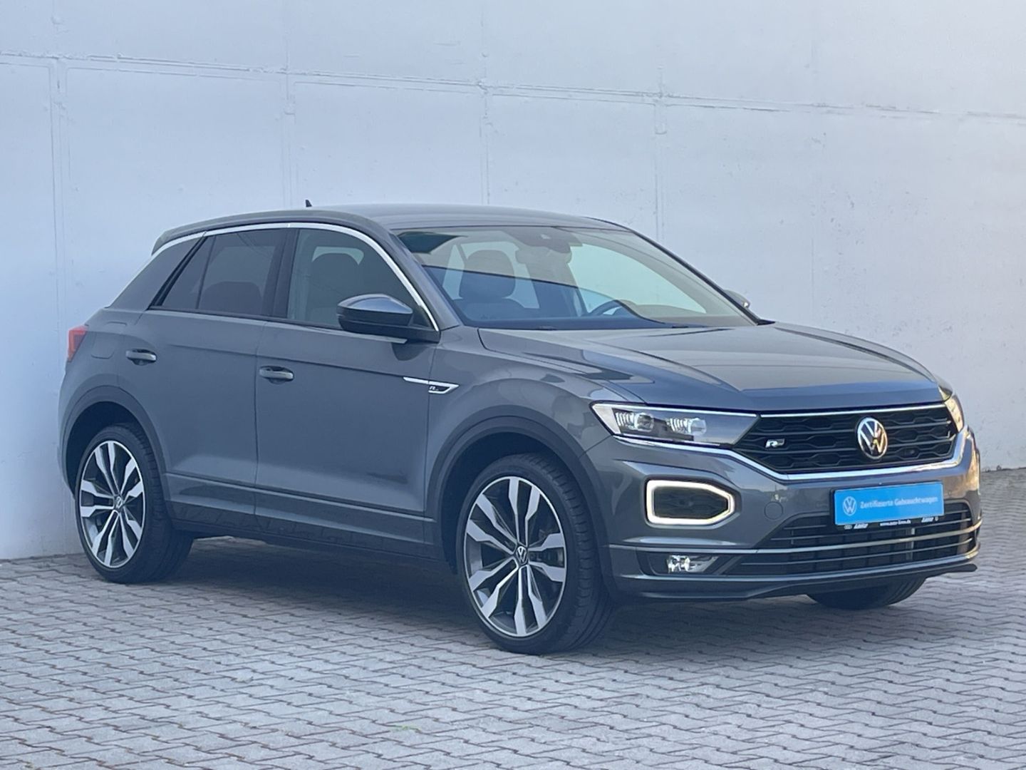 Volkswagen T-Roc 2.0TSI DSG R-Line Sport 4Motion - Samsaru's Car Outlet