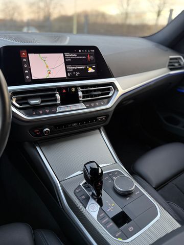 BMW 320 d xDrive M Sport Ambiente Life ALL BLACK - Samsaru's Car Outlet