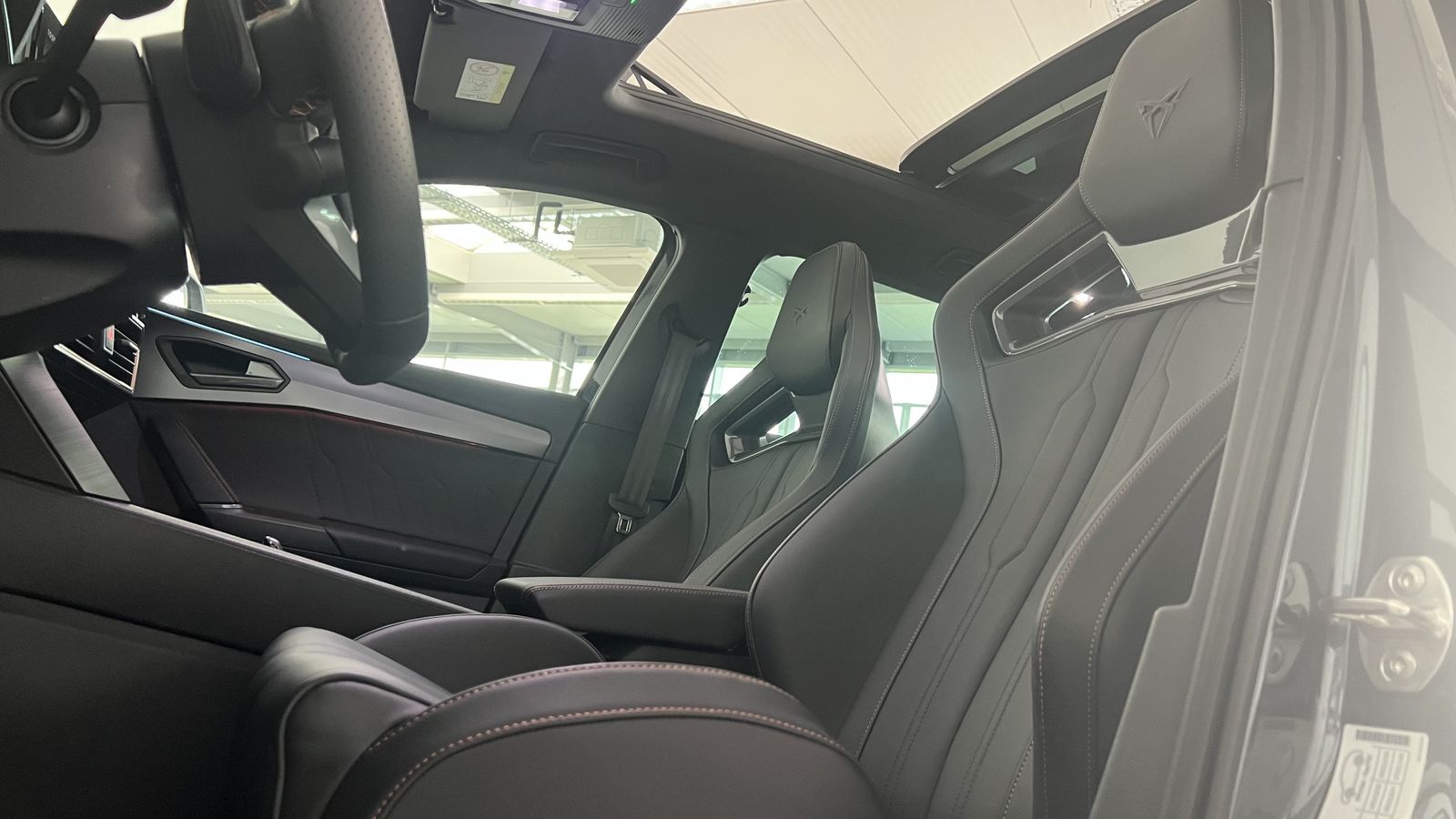 Cupra Leon Sportstourer VZ e-Hybrid - Samsaru's Car Outlet
