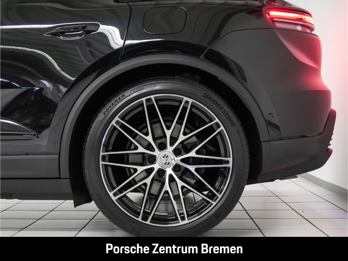 Porsche Macan 4 - Samsaru's Car Outlet
