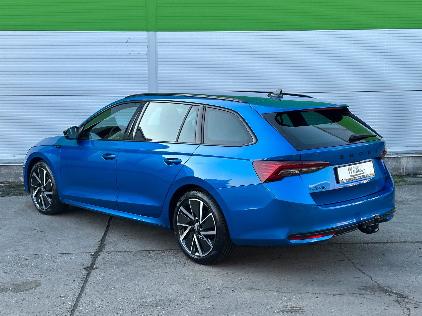 Skoda 204PS 4x4 DSG Sportline NAVI KAMERA eHK LM18"AHK