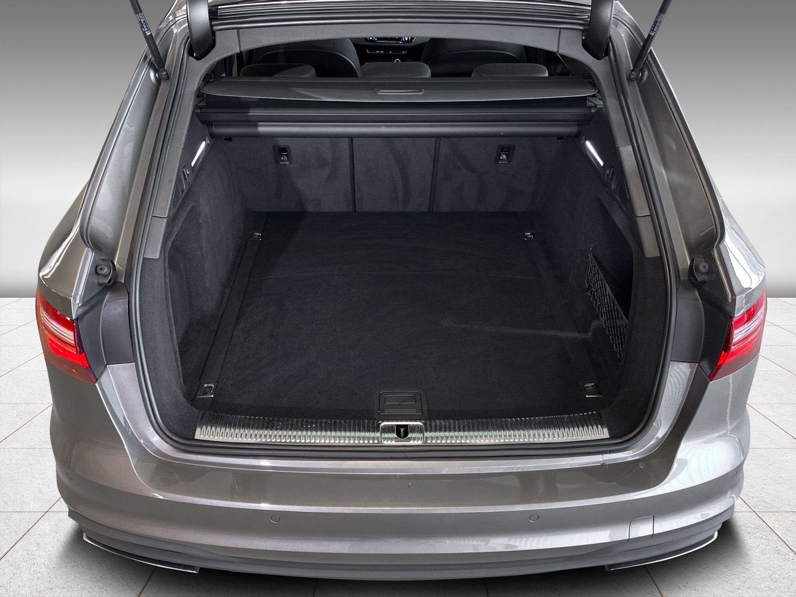 Audi A4 Avant 35 TFSI S tronic - Samsaru's Car Outlet