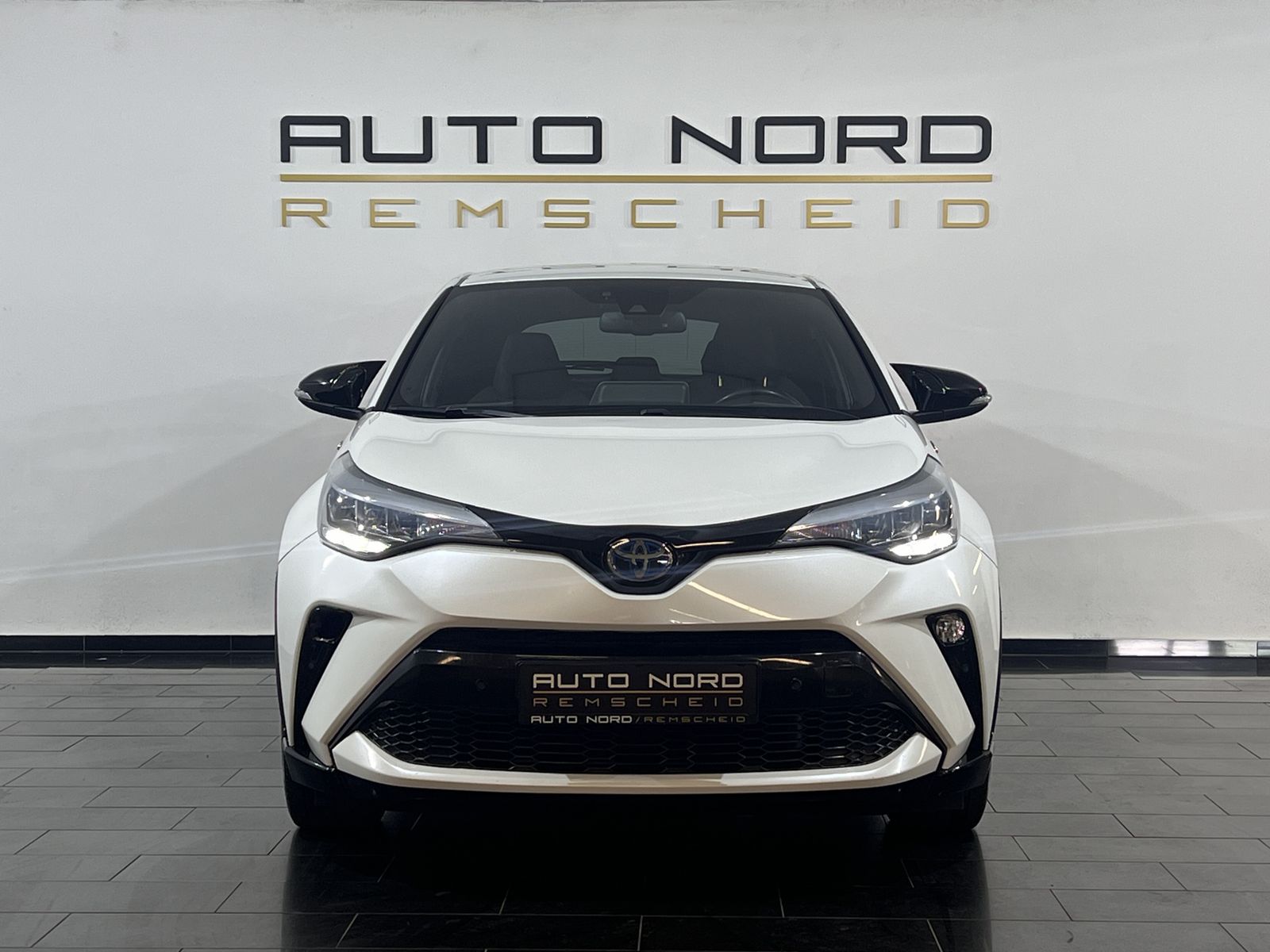 Toyota C-HR 2.0 Hybrid Team - Samsaru's Car Outlet