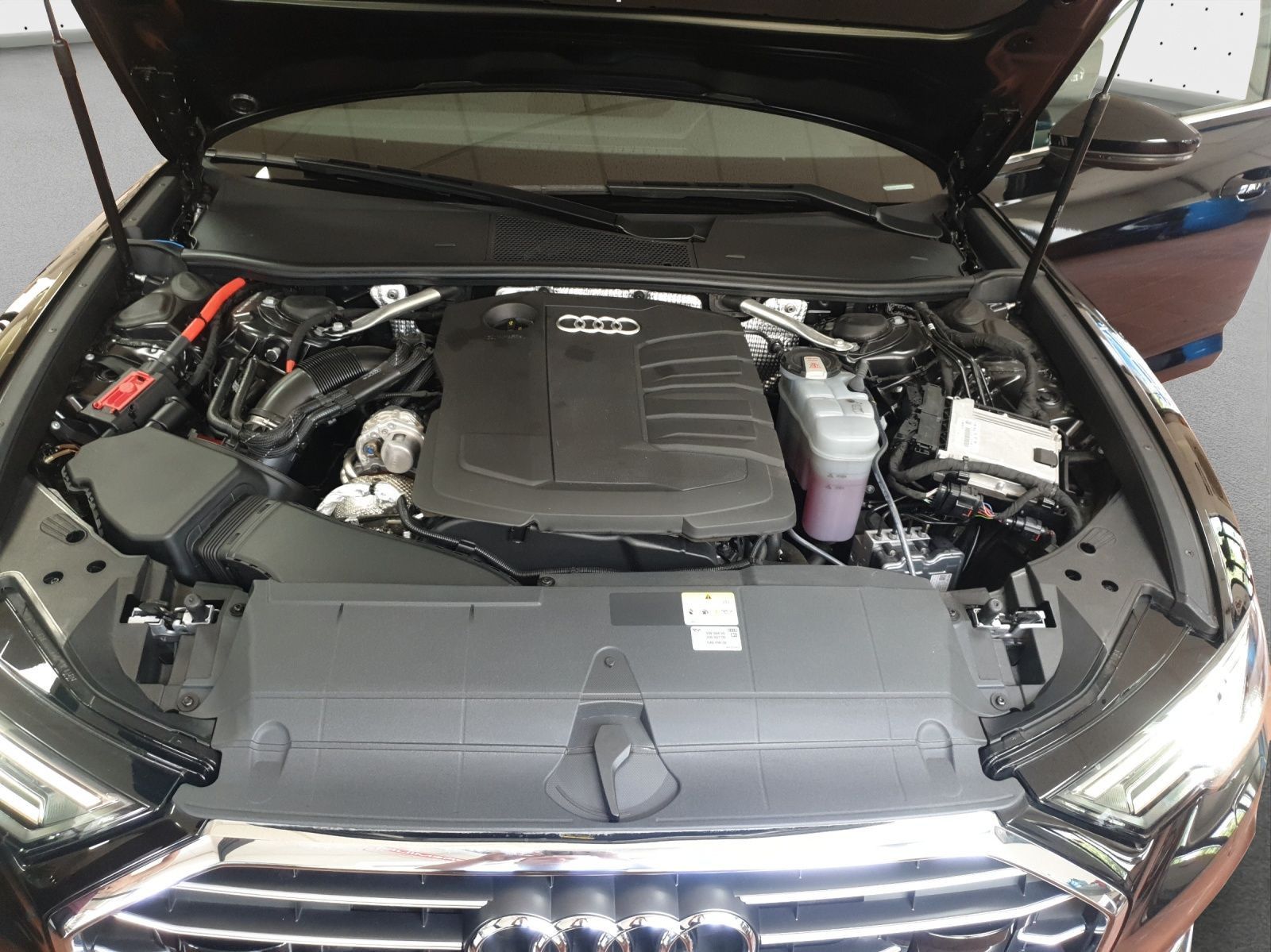 Audi A6 Avant 40 TDI S line - Samsaru's Car Outlet